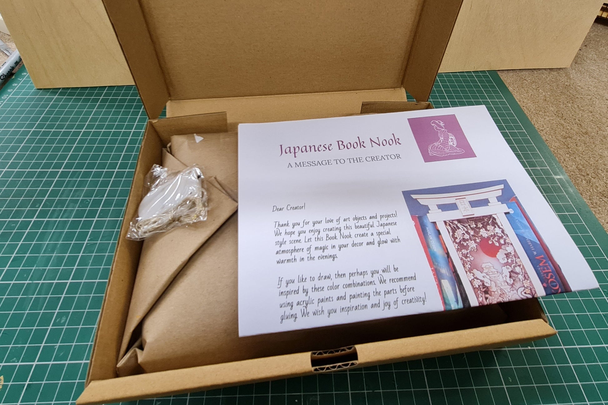 Japanese Book Nook Kit / Bookshelf insert/ Bookend Puzzle