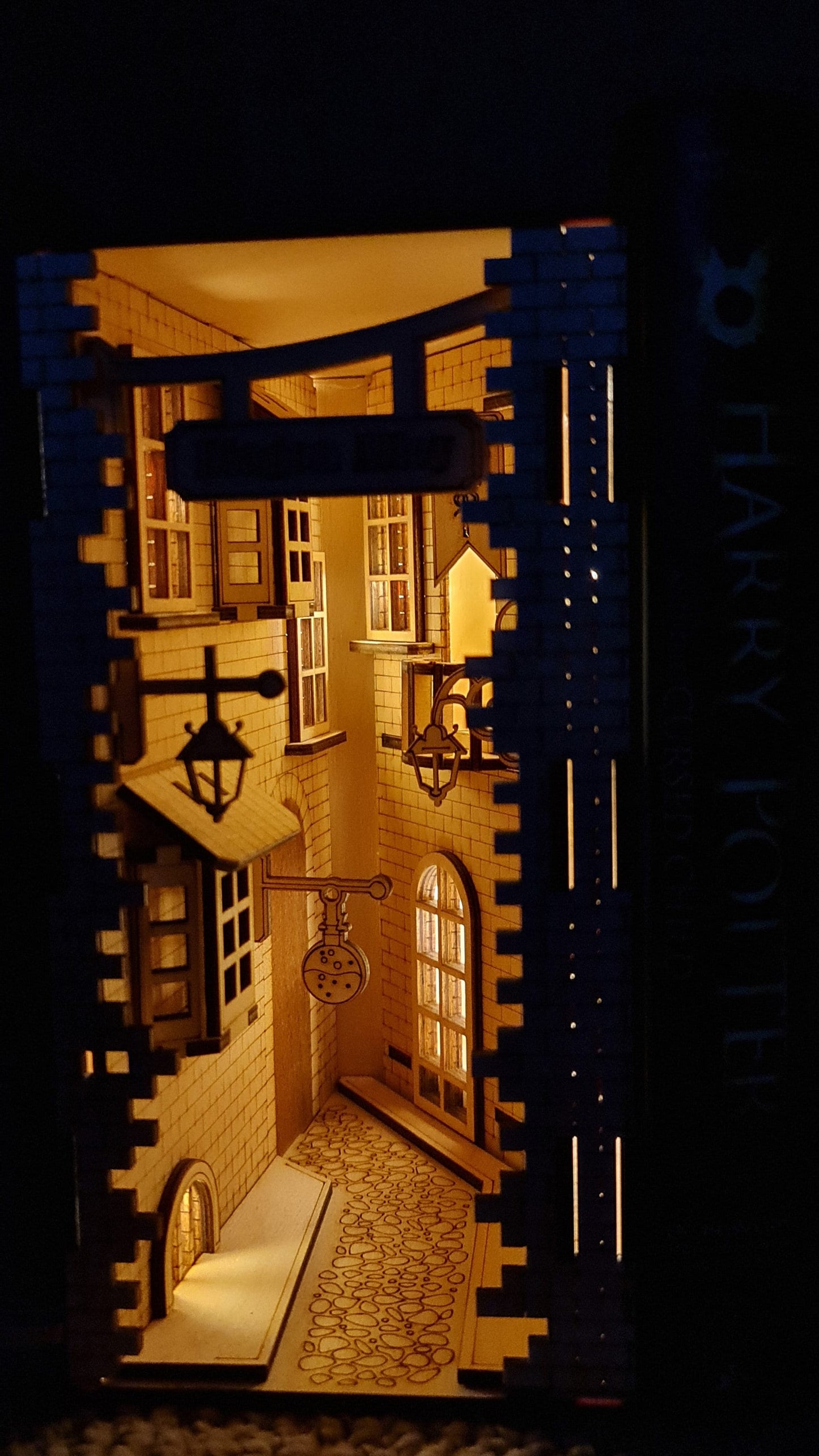 Magical Alley, with lights (No Glue Needed), Bookend puzzle