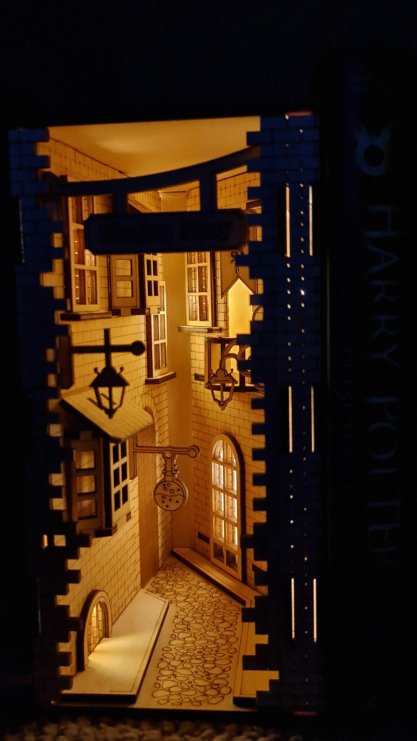 Magical Alley, with lights (No Glue Needed), Bookend puzzle