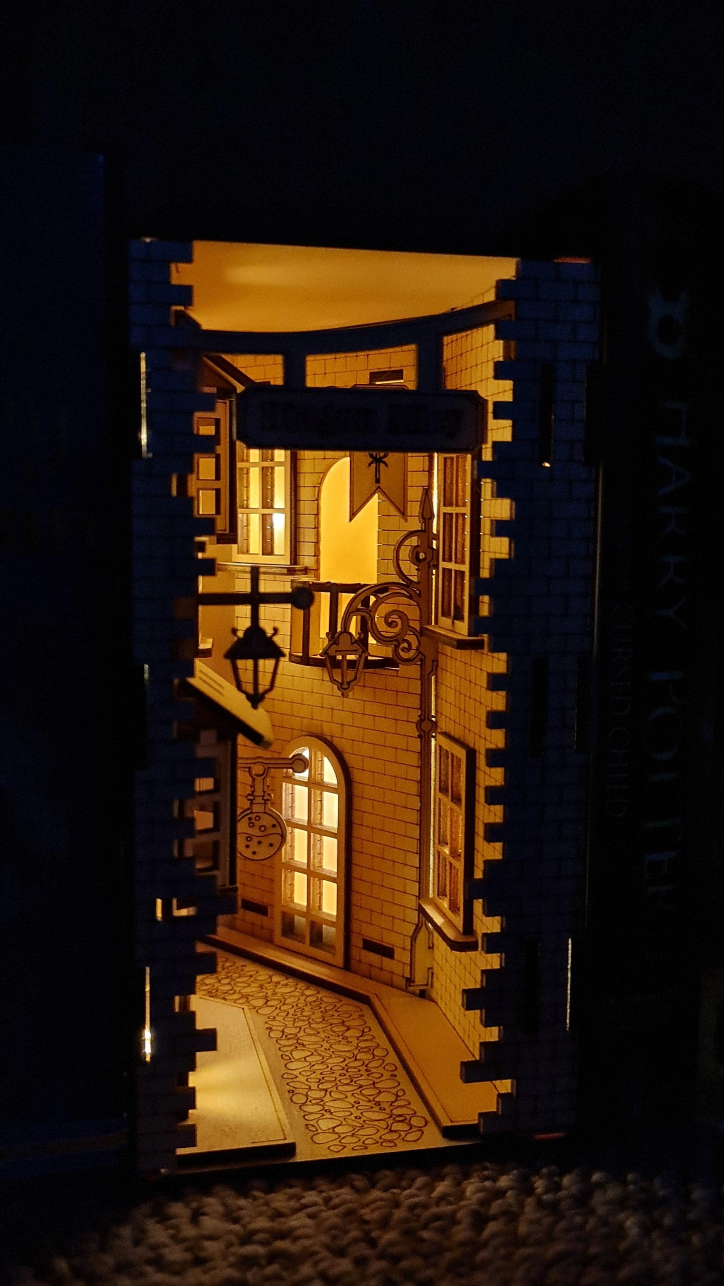 Magical Alley, with lights (No Glue Needed), Bookend puzzle
