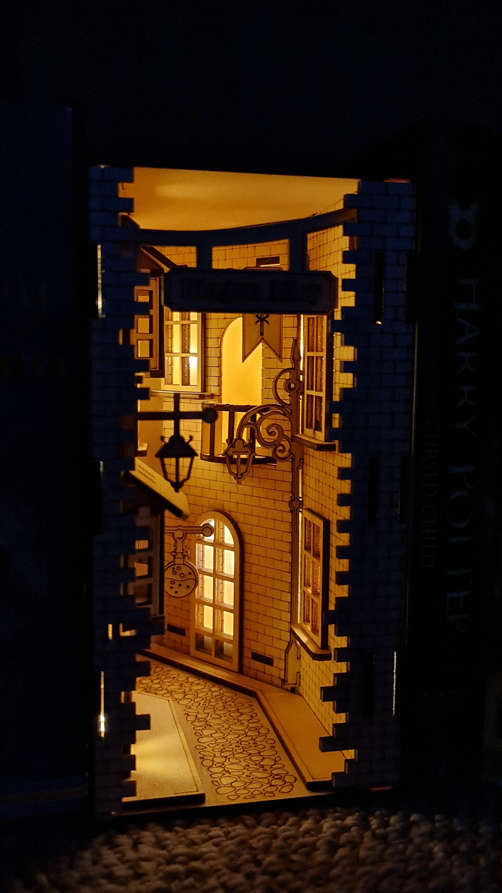 Magical Alley, with lights (No Glue Needed), Bookend puzzle