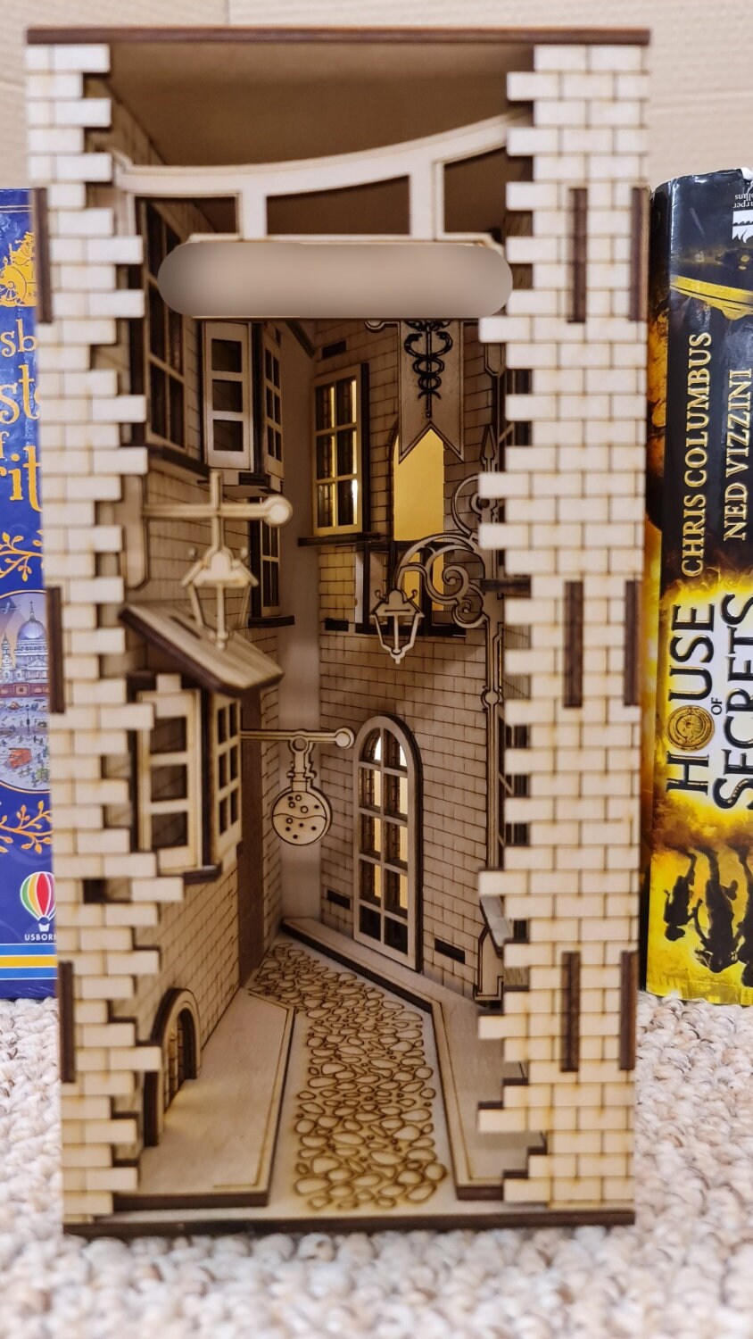 Magical Alley, with lights (No Glue Needed), Bookend puzzle