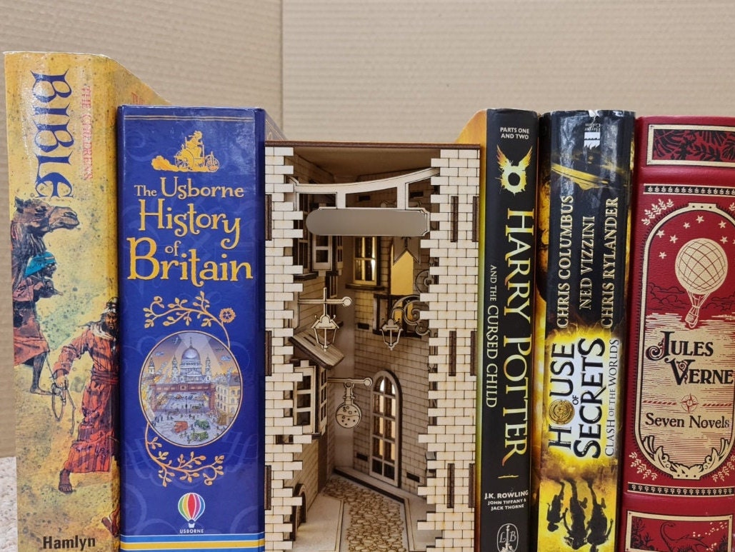 Magical Alley, with lights - Bookshelf insert , DIY | Cornel73