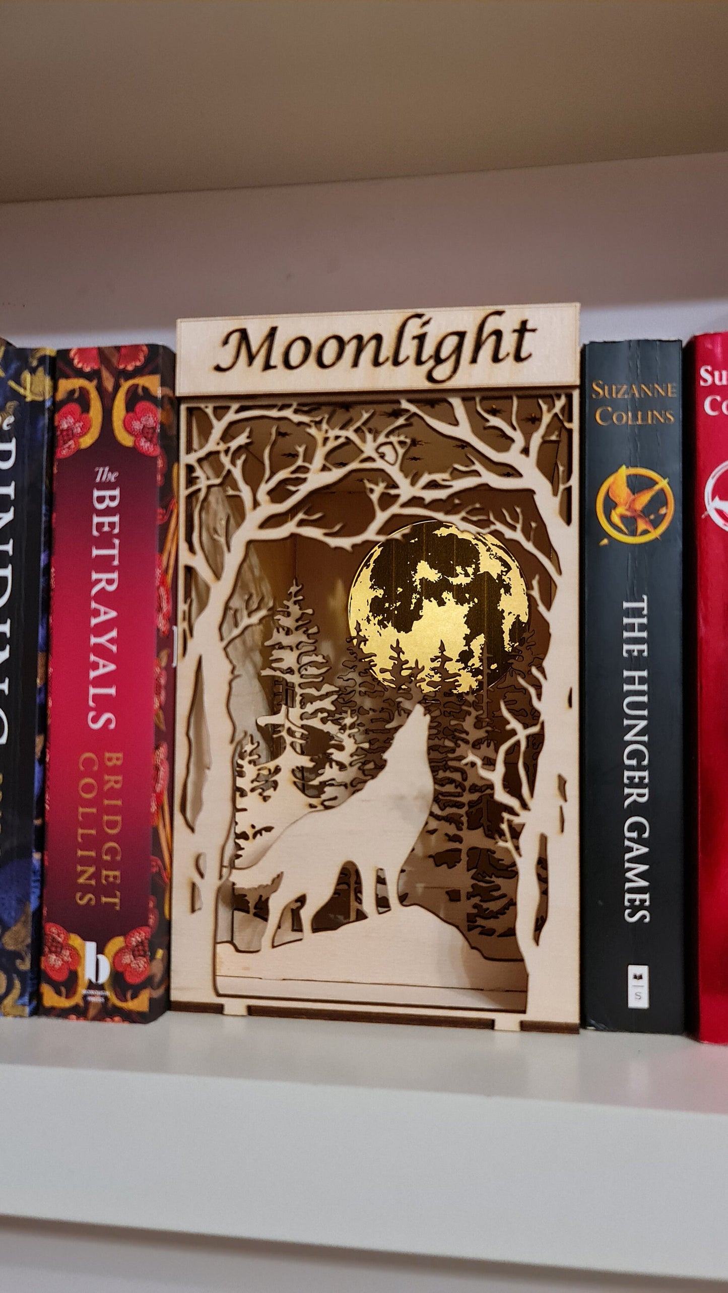 "Moonlight Wolf" with lights, Halloween