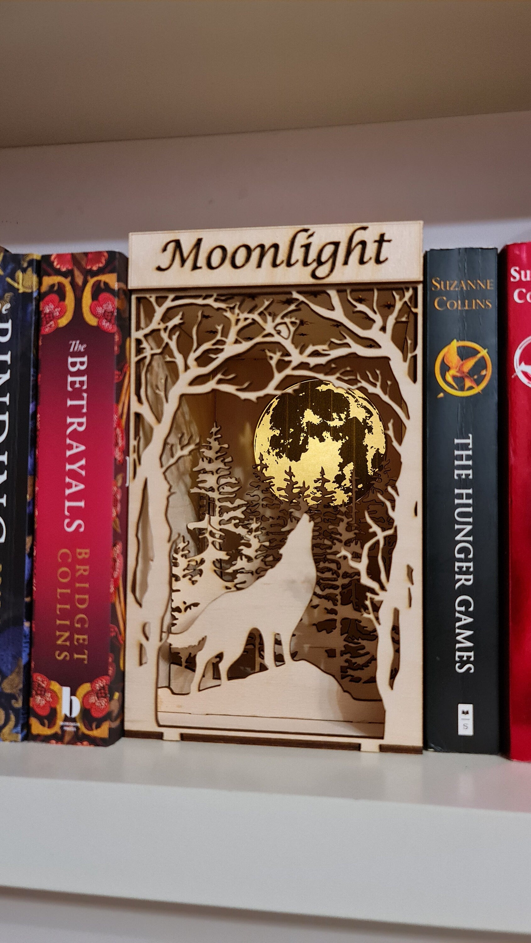 "Moonlight Wolf" with lights, Halloween