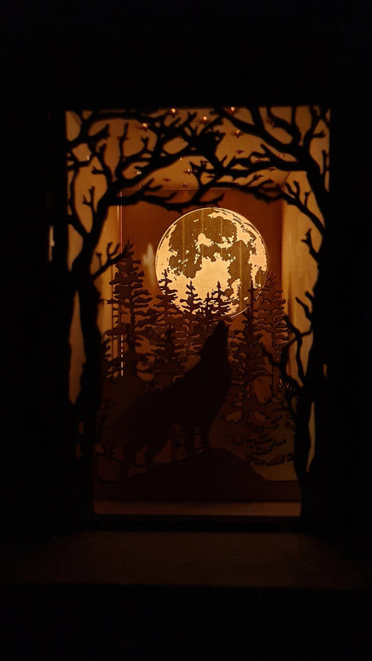"Moonlight Wolf" with lights, Halloween