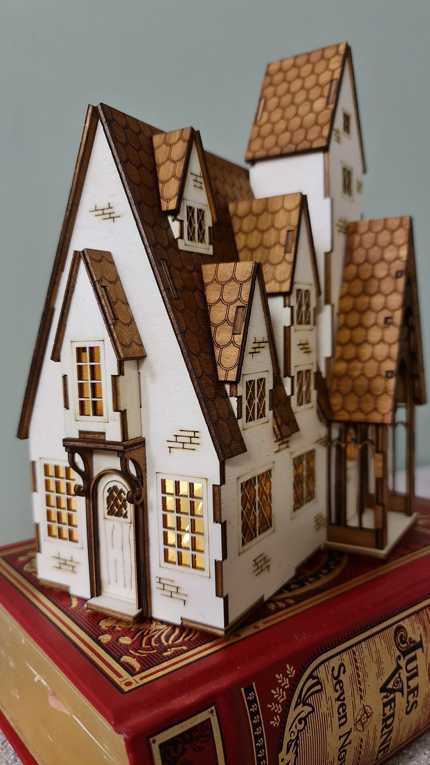 The Wizard's Inn - WITH INTERIOR-DIY Kit 1:48th Scale, dollhouse , Miniature kit model