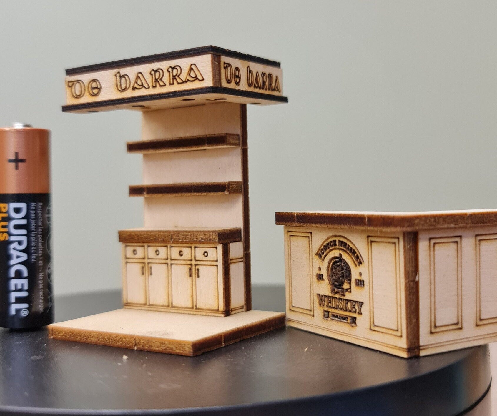 "DeBarra Bar" kit -1;48th Miniature model