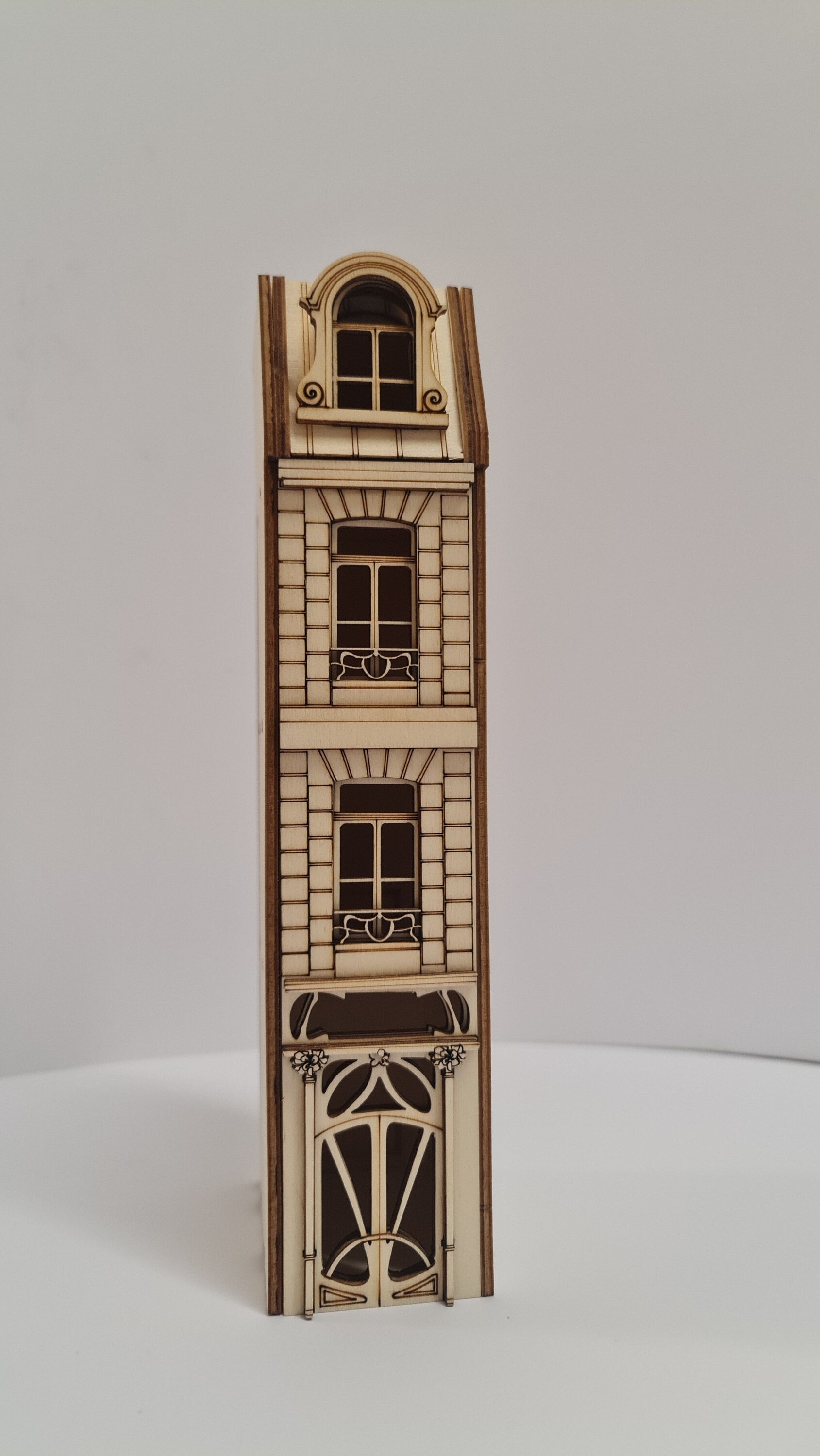 Narrow Building Art Nouveau Style -Kit in 1;48th Scale