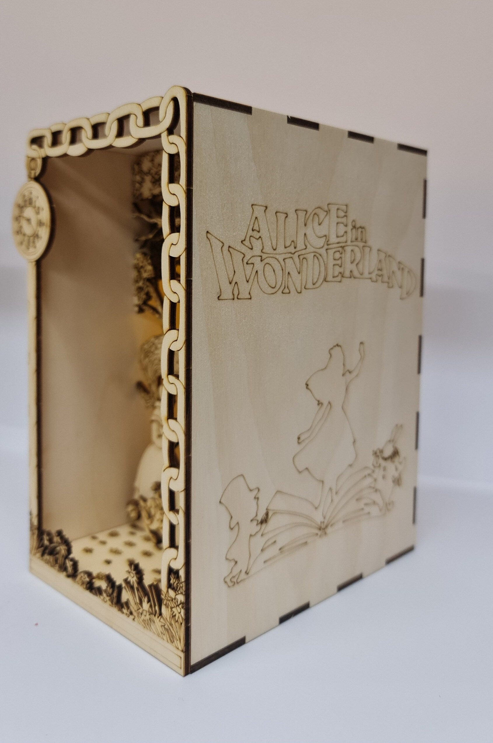 Alice in Wonderland -Book Nook Kit - Diorama