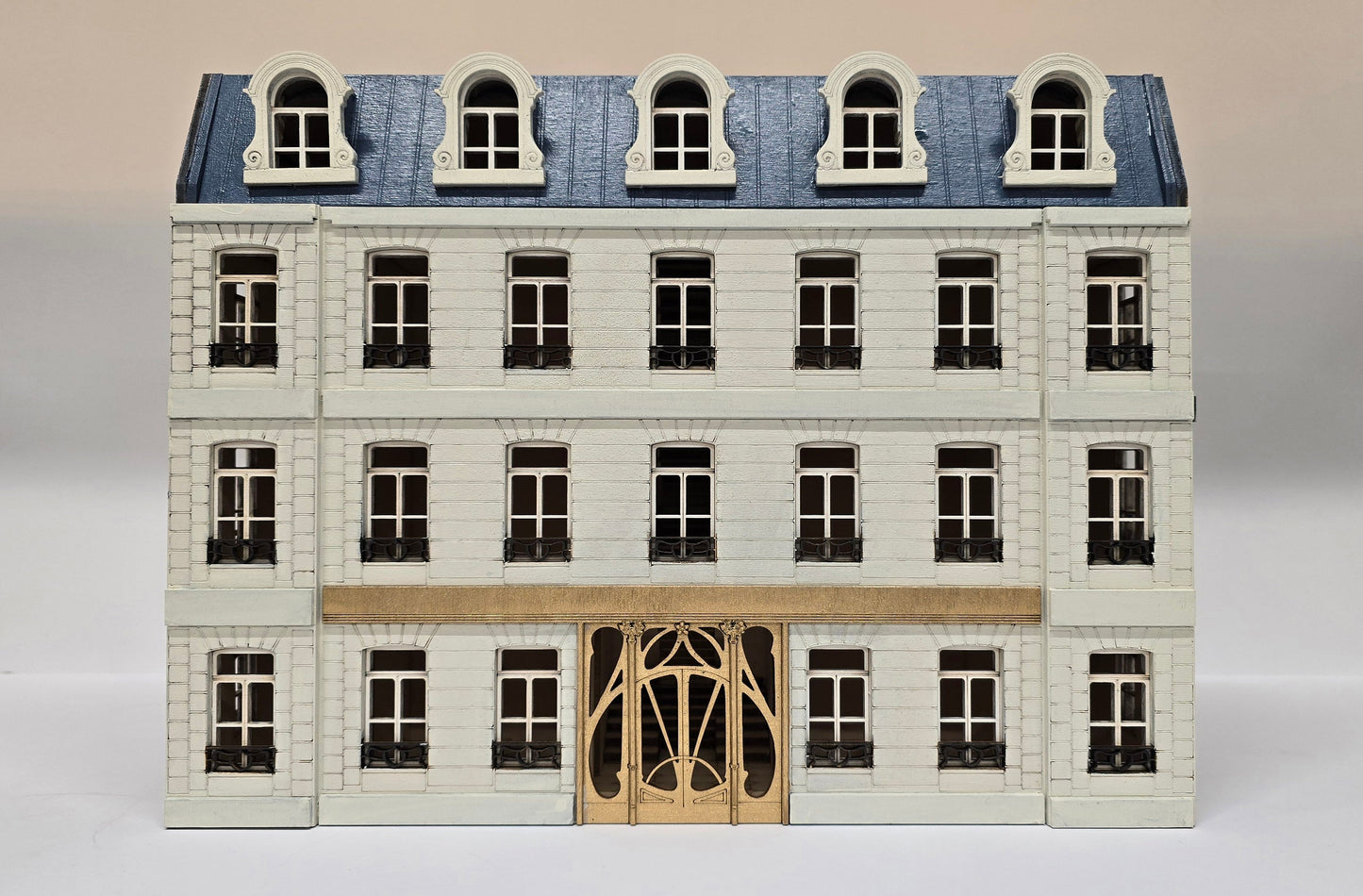 Dollhouse -"French Street Hotel" - Miniature kit in 1;48th scale