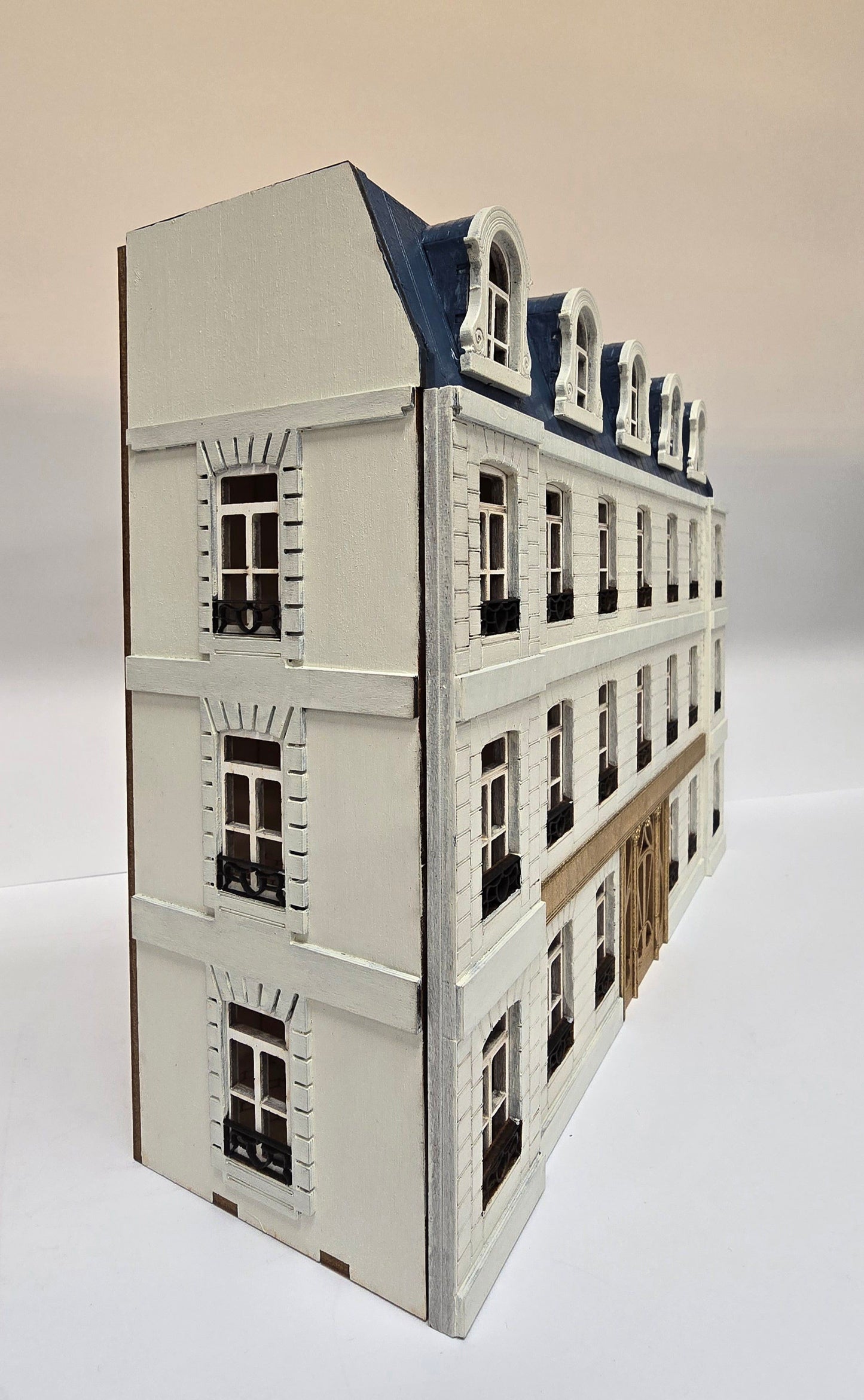 Dollhouse -"French Street Hotel" - Miniature kit in 1;48th scale