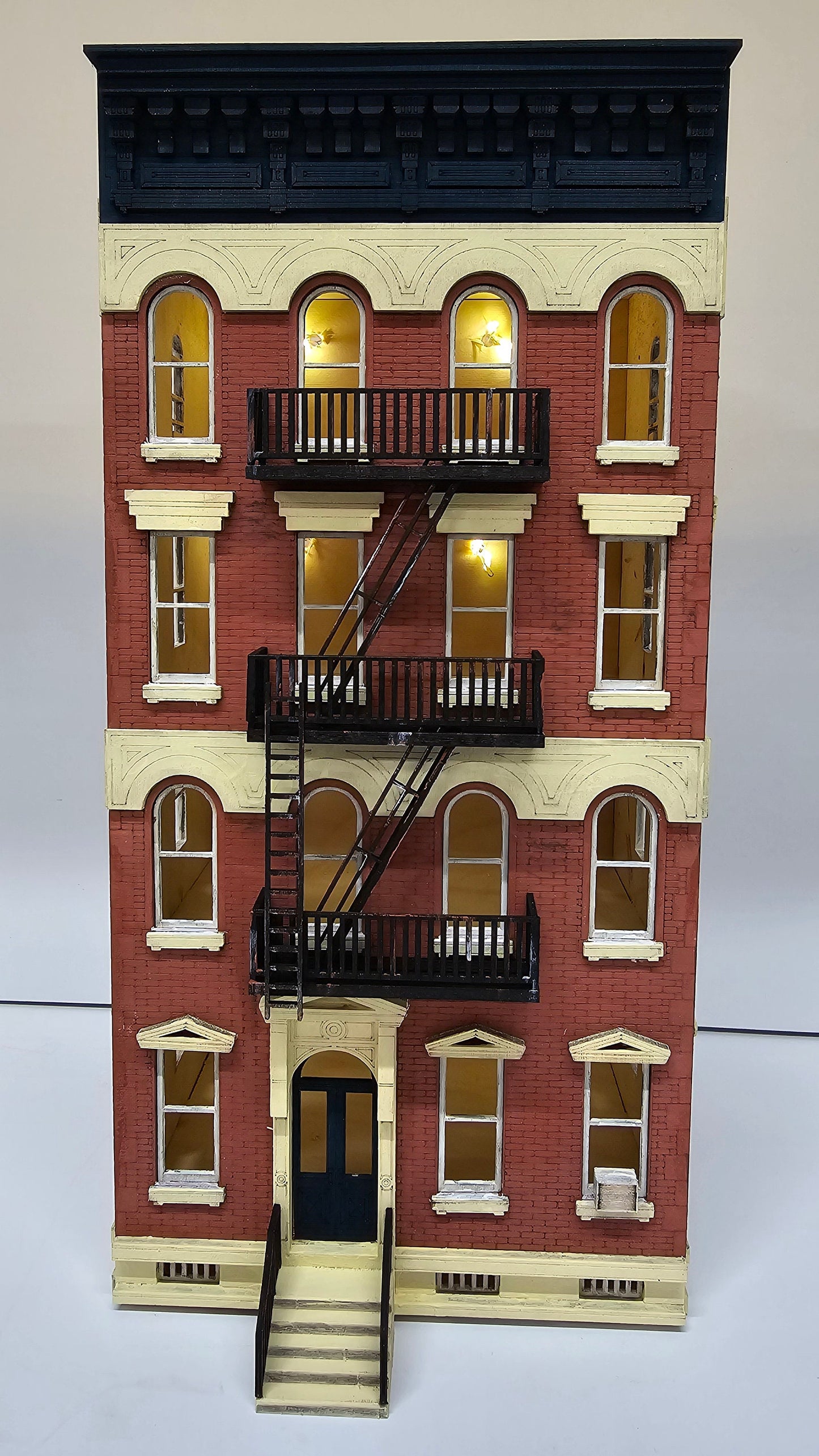 Dollhouse-"New York" style building kit, in 1;48th scale