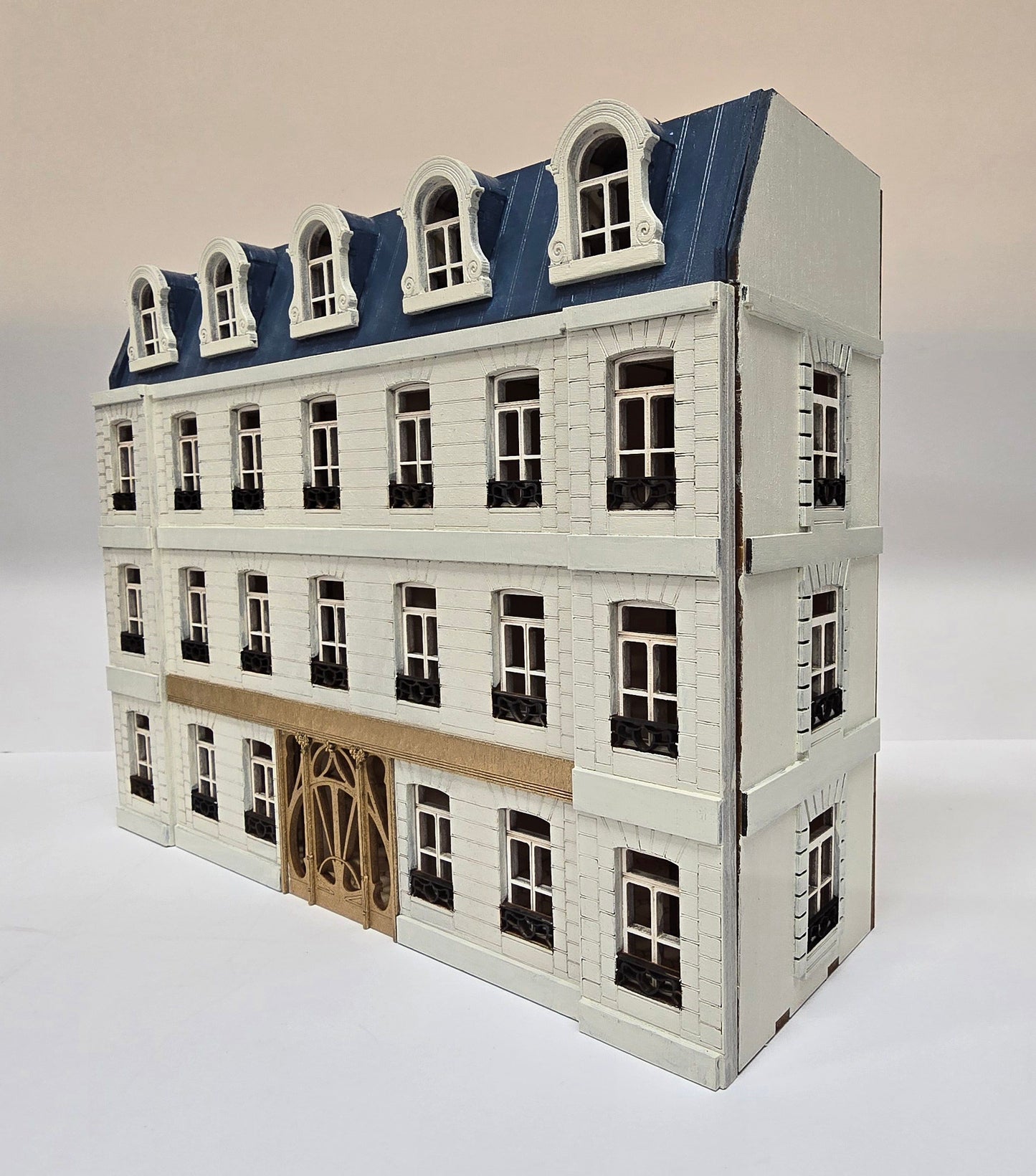 Dollhouse -"French Street Hotel" - Miniature kit in 1;48th scale