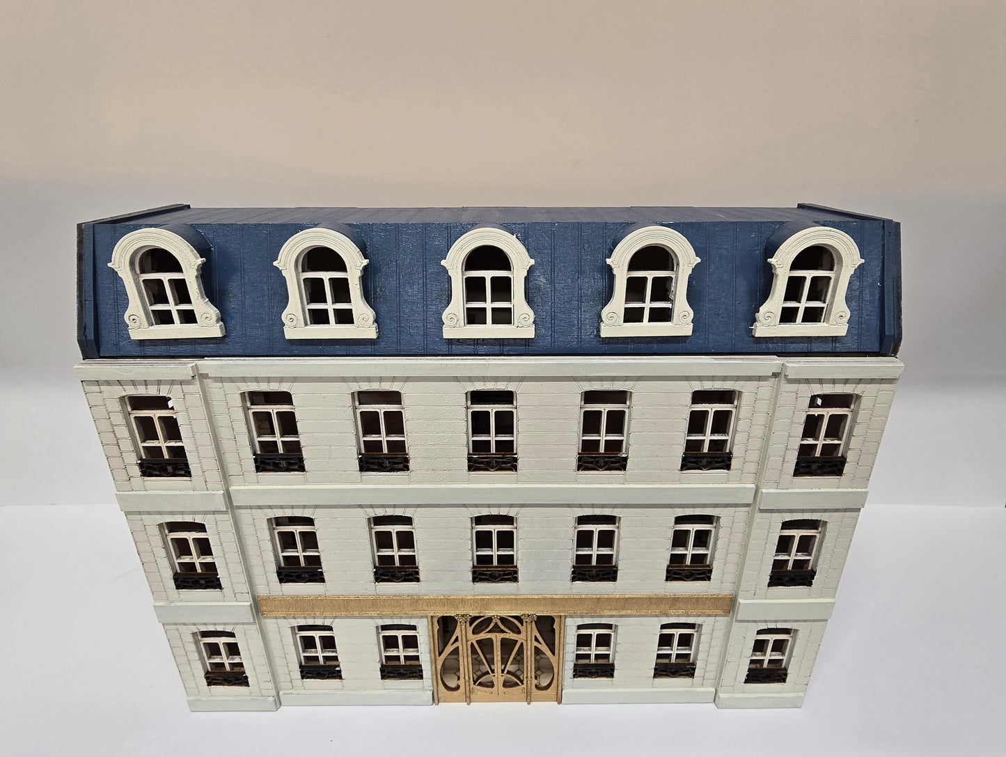 Dollhouse -"French Street Hotel" - Miniature kit in 1;48th scale