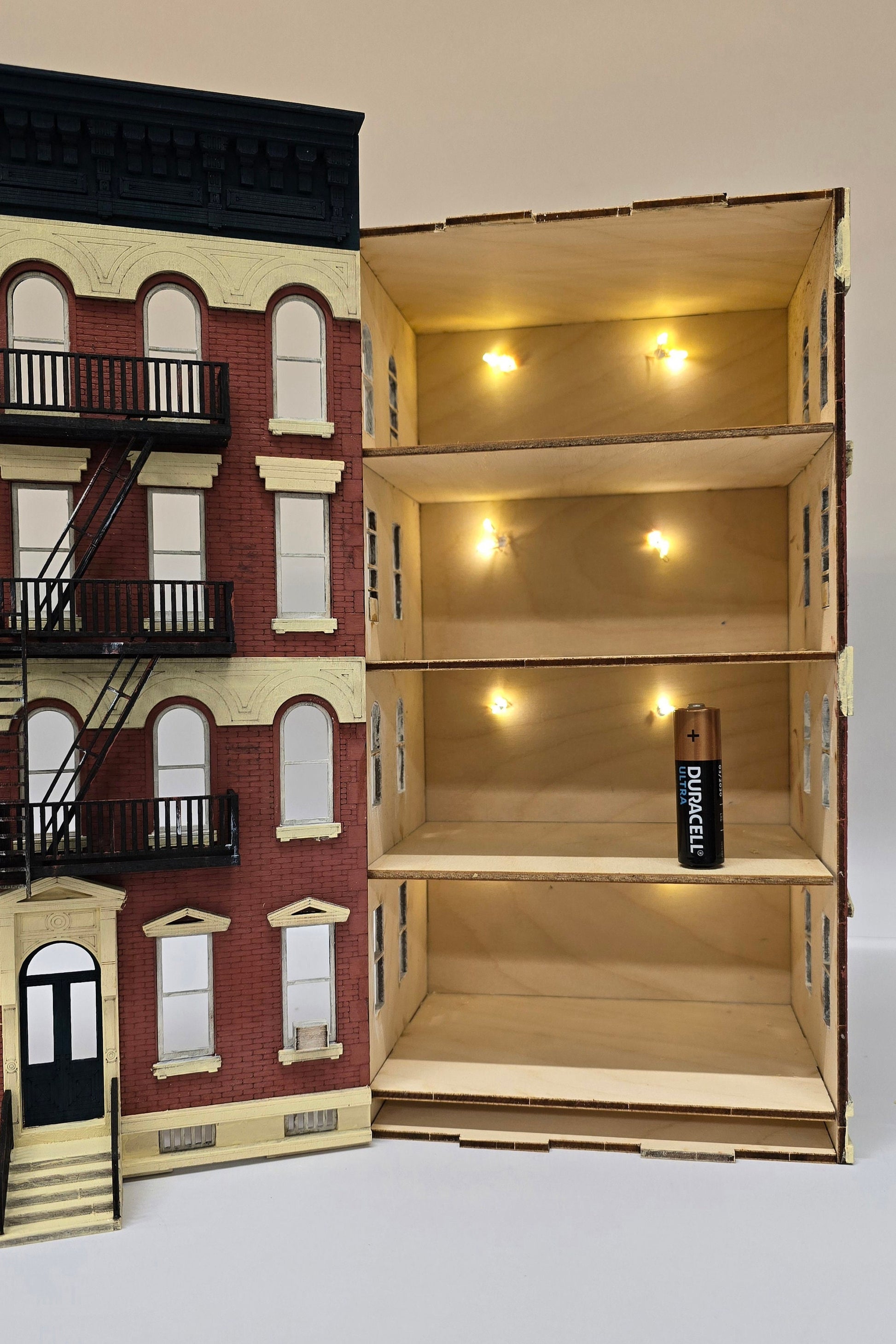 Dollhouse-"New York" style building kit, in 1;48th scale