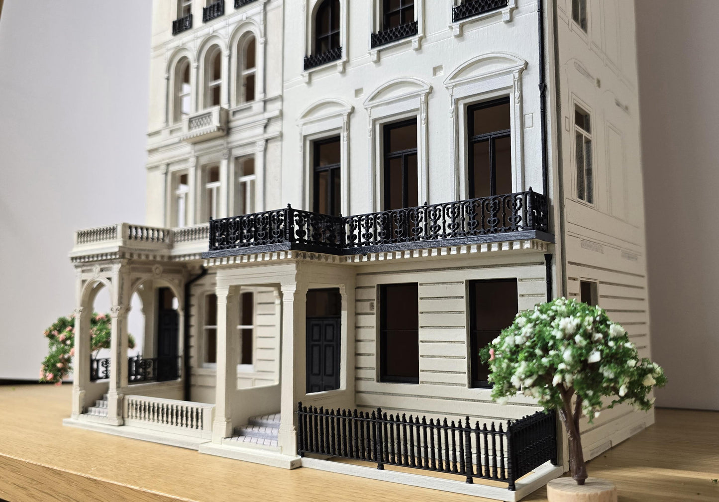 3/5 Ennismore Gardens-Miniature kit 1;48th scale/dollhouse