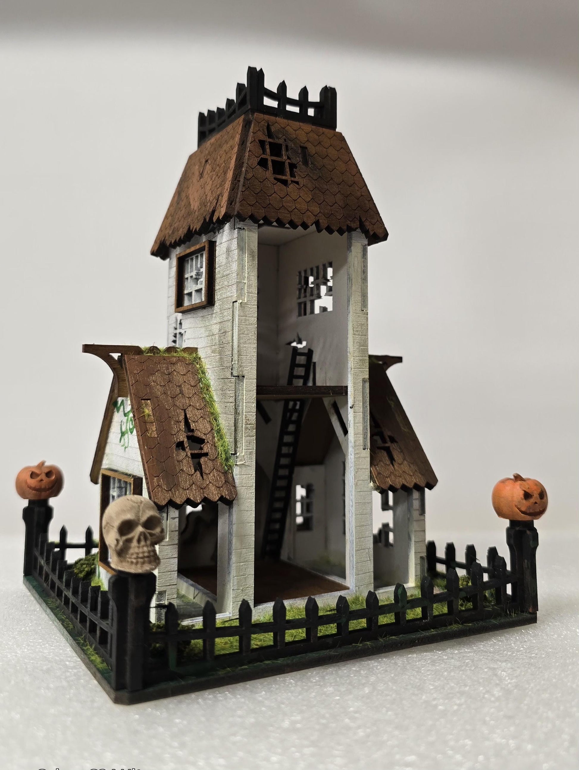 Abandoned House DIY Kit, in 1;48th scale,Cornel73,Halloween