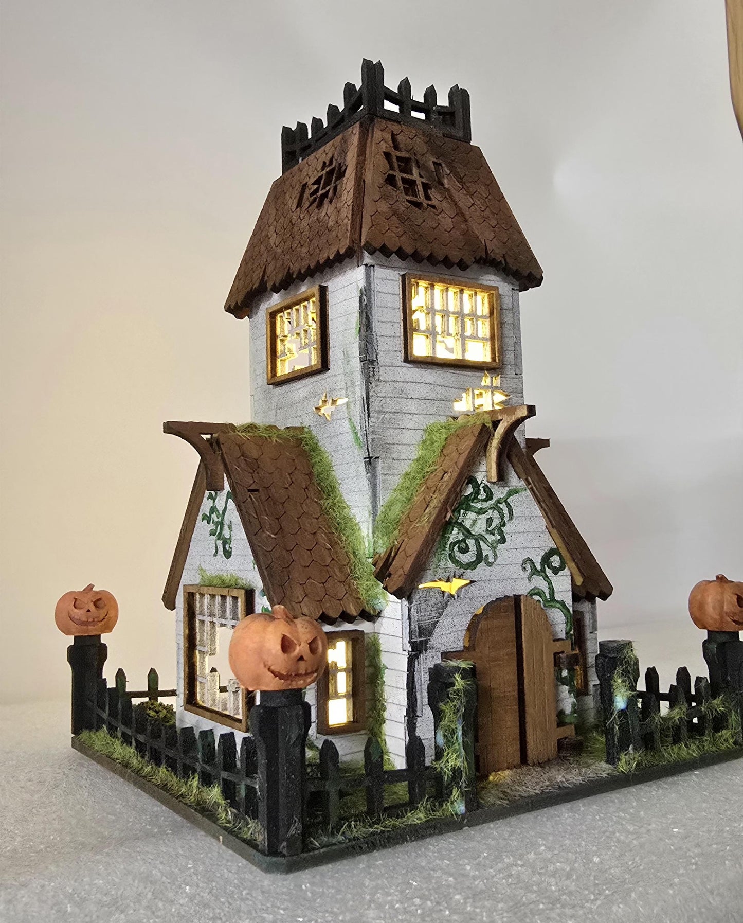 Abandoned House DIY Kit, in 1;48th scale,Cornel73,Halloween