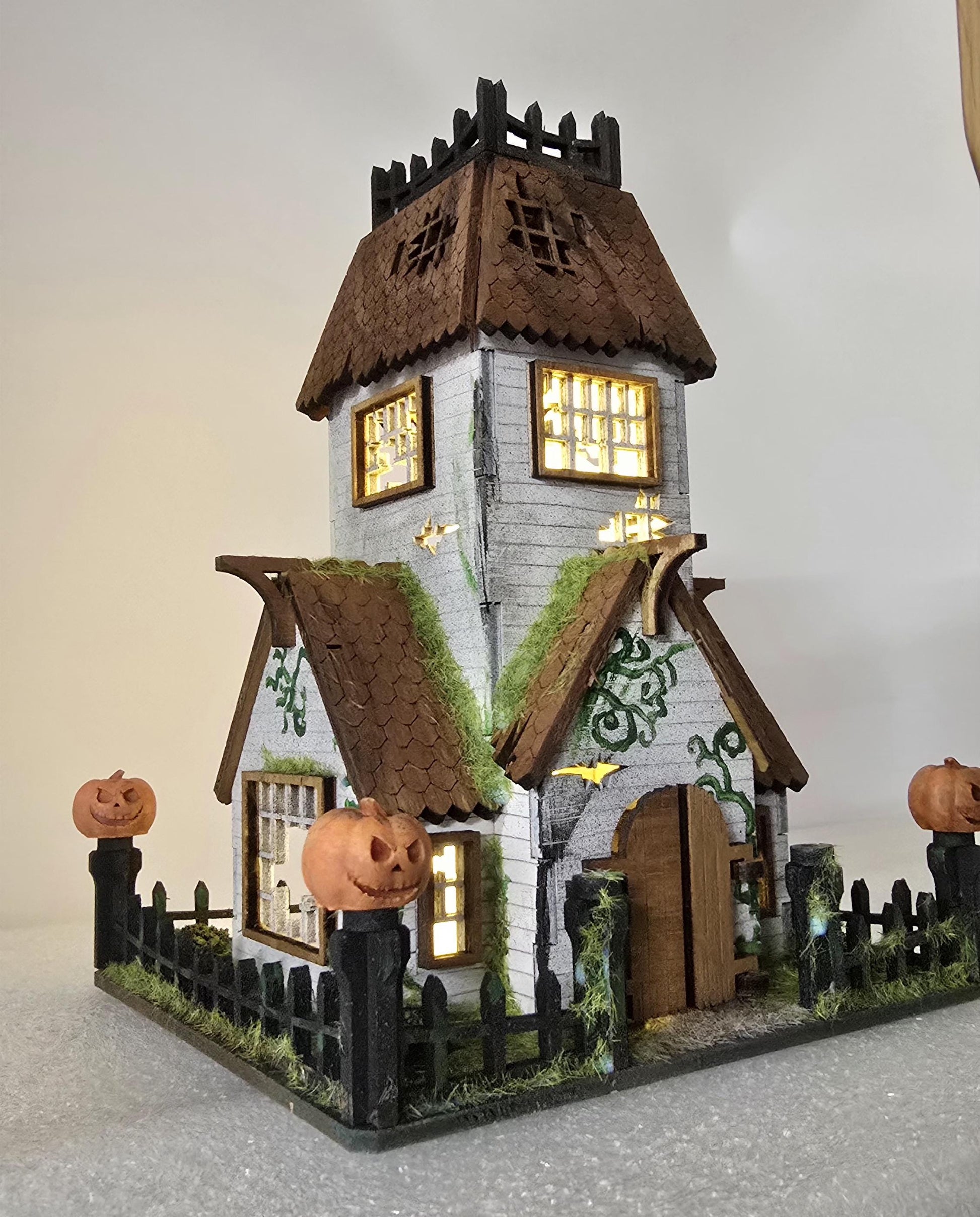 Abandoned House DIY Kit, in 1;48th scale,Cornel73,Halloween