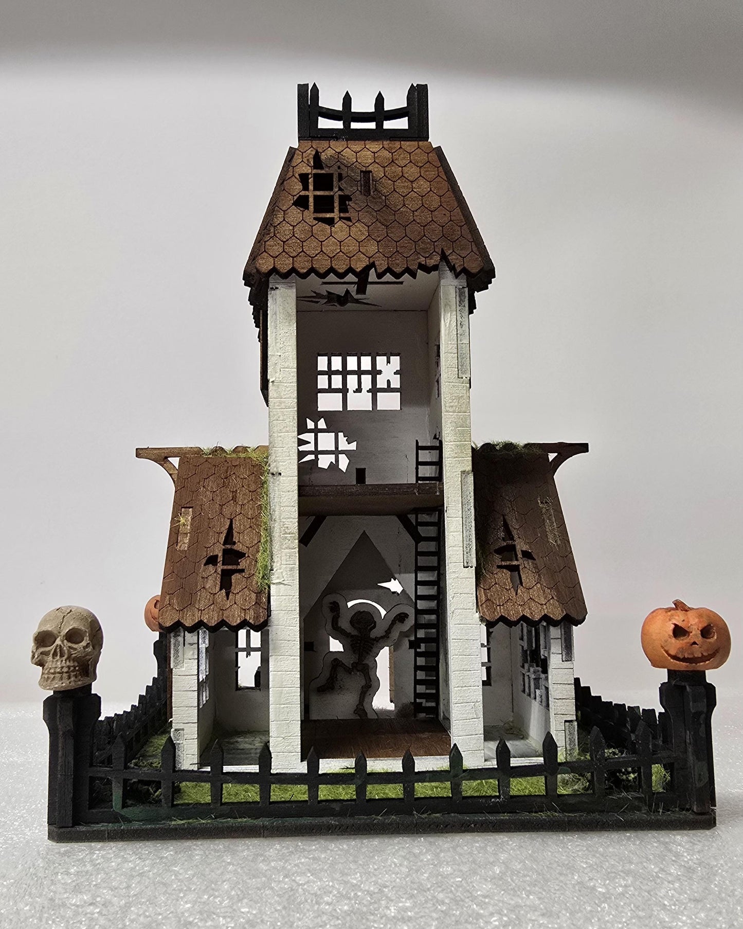 Abandoned House DIY Kit, in 1;48th scale,Cornel73,Halloween