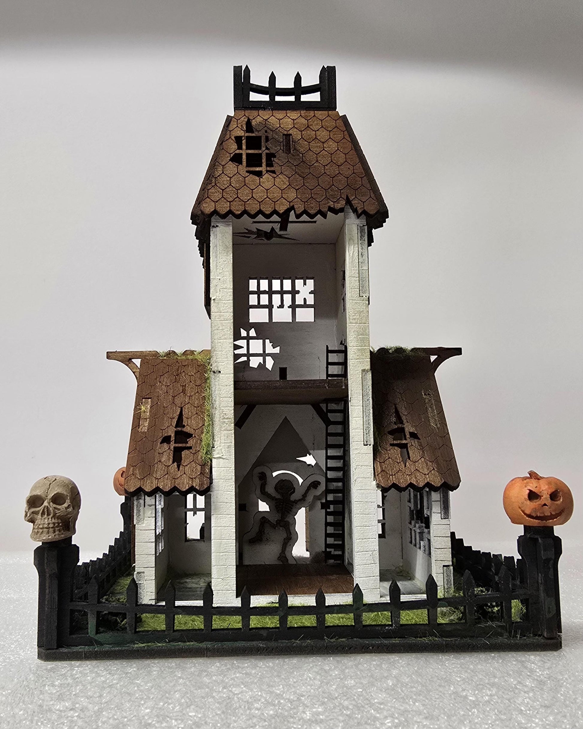 Abandoned House DIY Kit, in 1;48th scale,Cornel73,Halloween