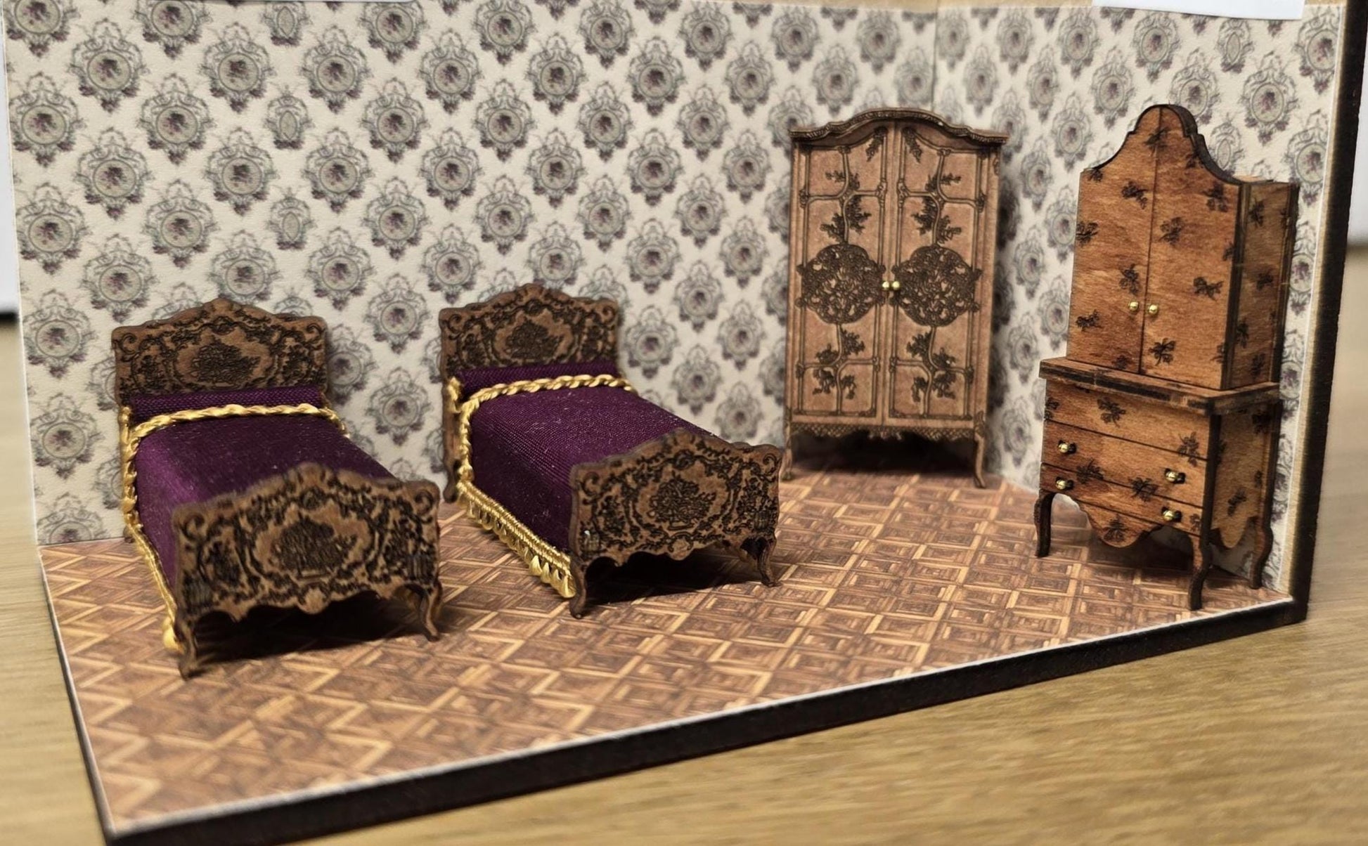 Venetian Cabinet Furniture 1;48th Scale - Kit