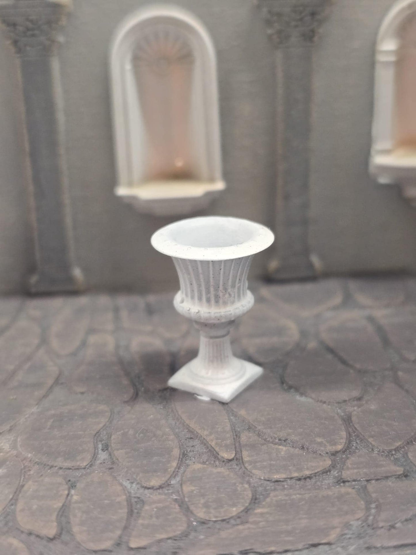 Victorian/Roman Flower Pot in 1;48th scale - 3D Printed, Miniature, Unpainted