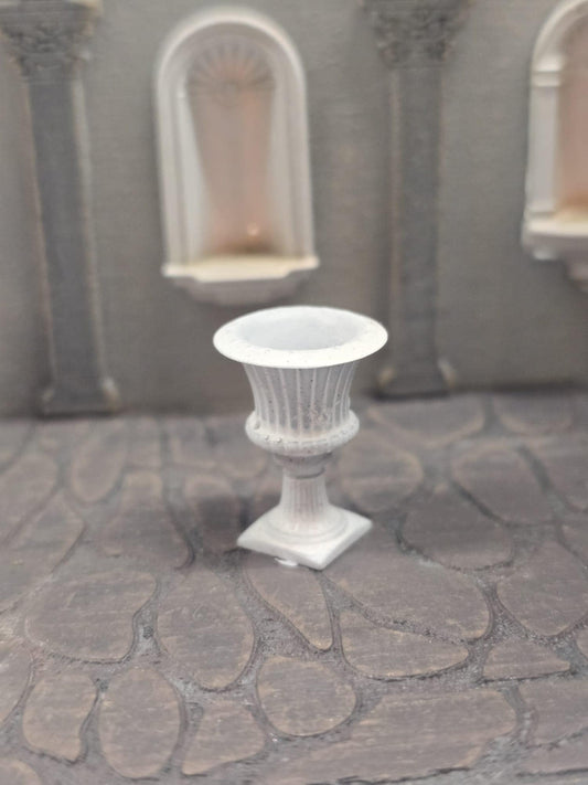 Victorian/Roman Flower Pot in 1;48th scale - 3D Printed, Miniature, Unpainted