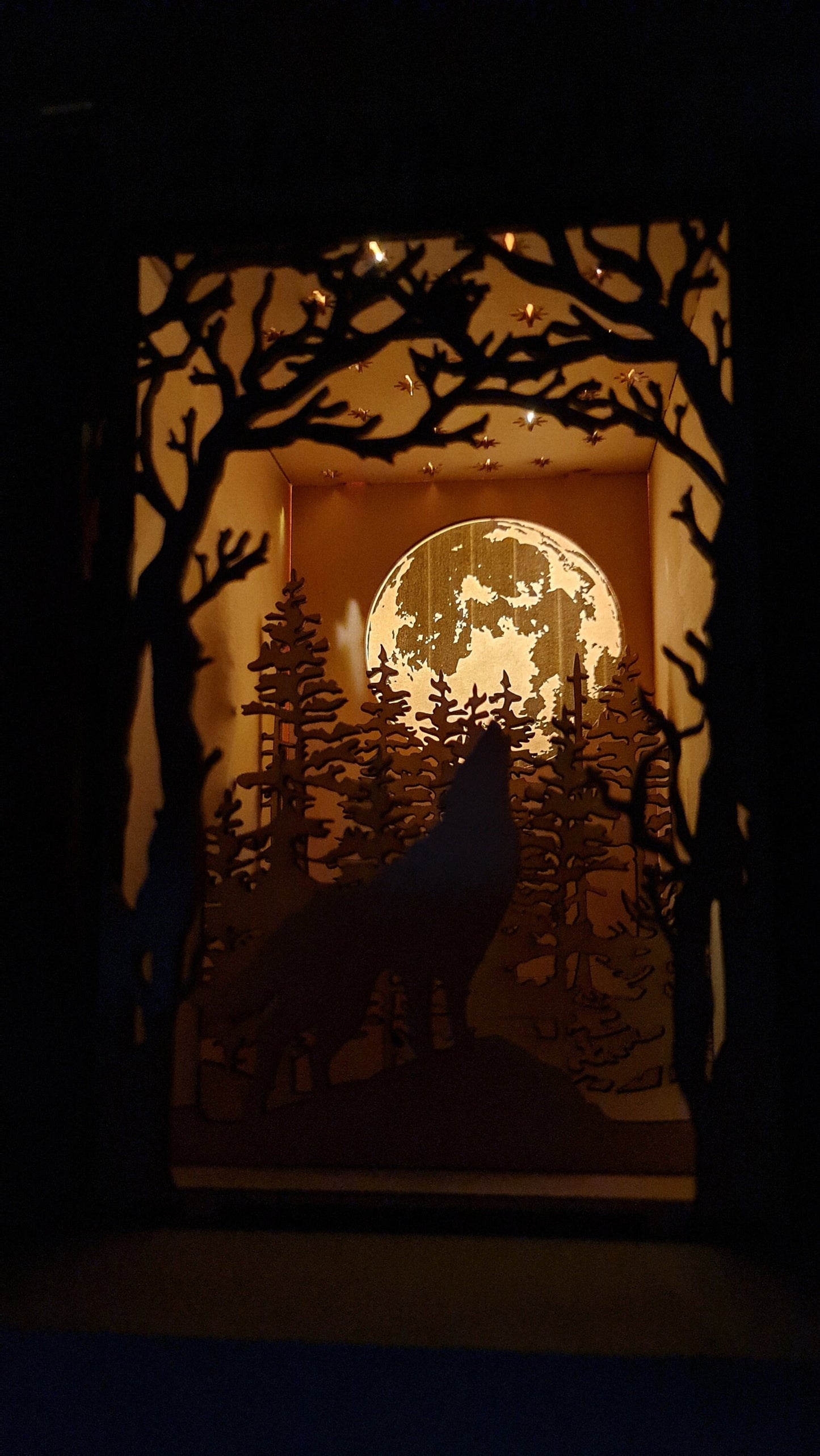 "Moonlight Wolf" with lights, Halloween