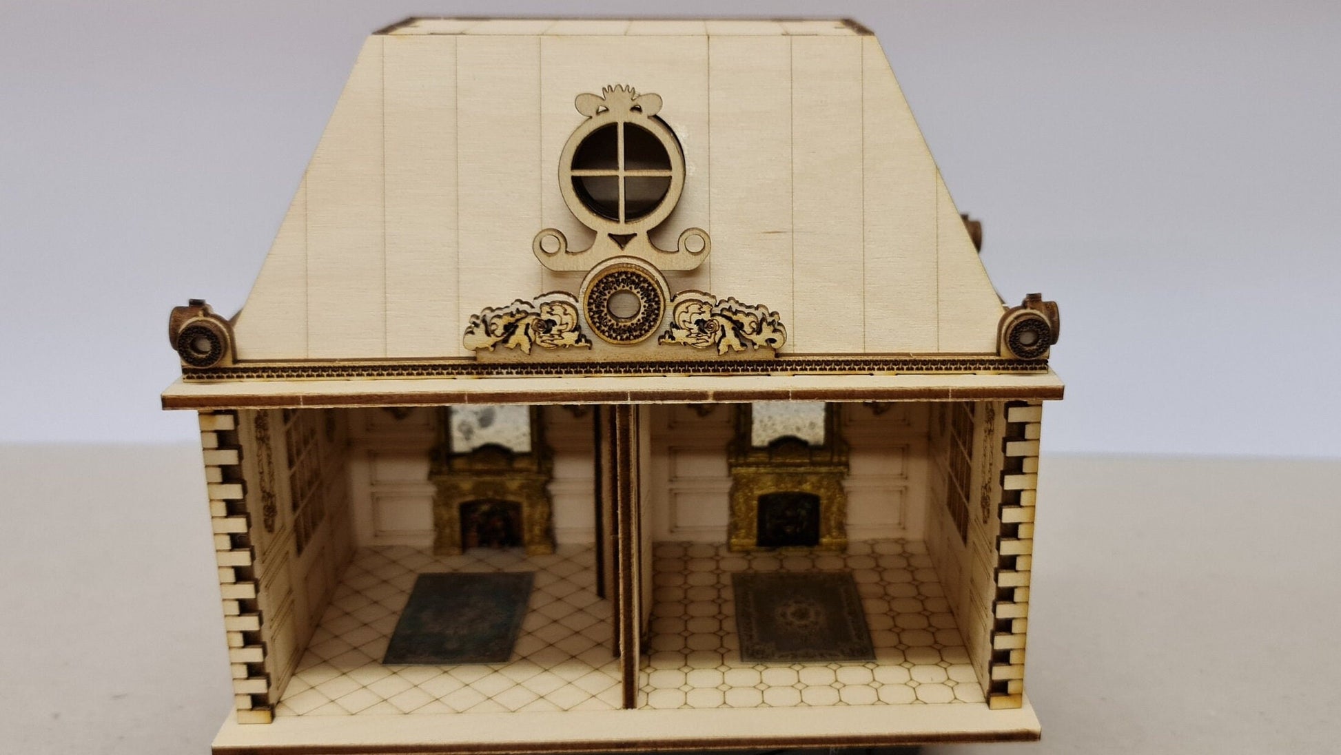 Le Grande Maison-Room Box in 1;48th scale kit with tall roof