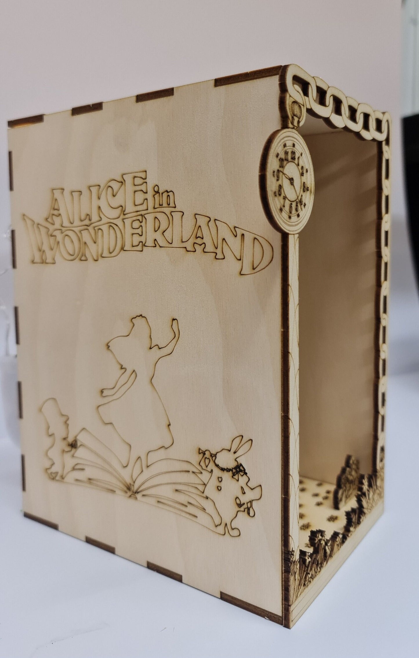 Alice in Wonderland -Book Nook Kit - Diorama