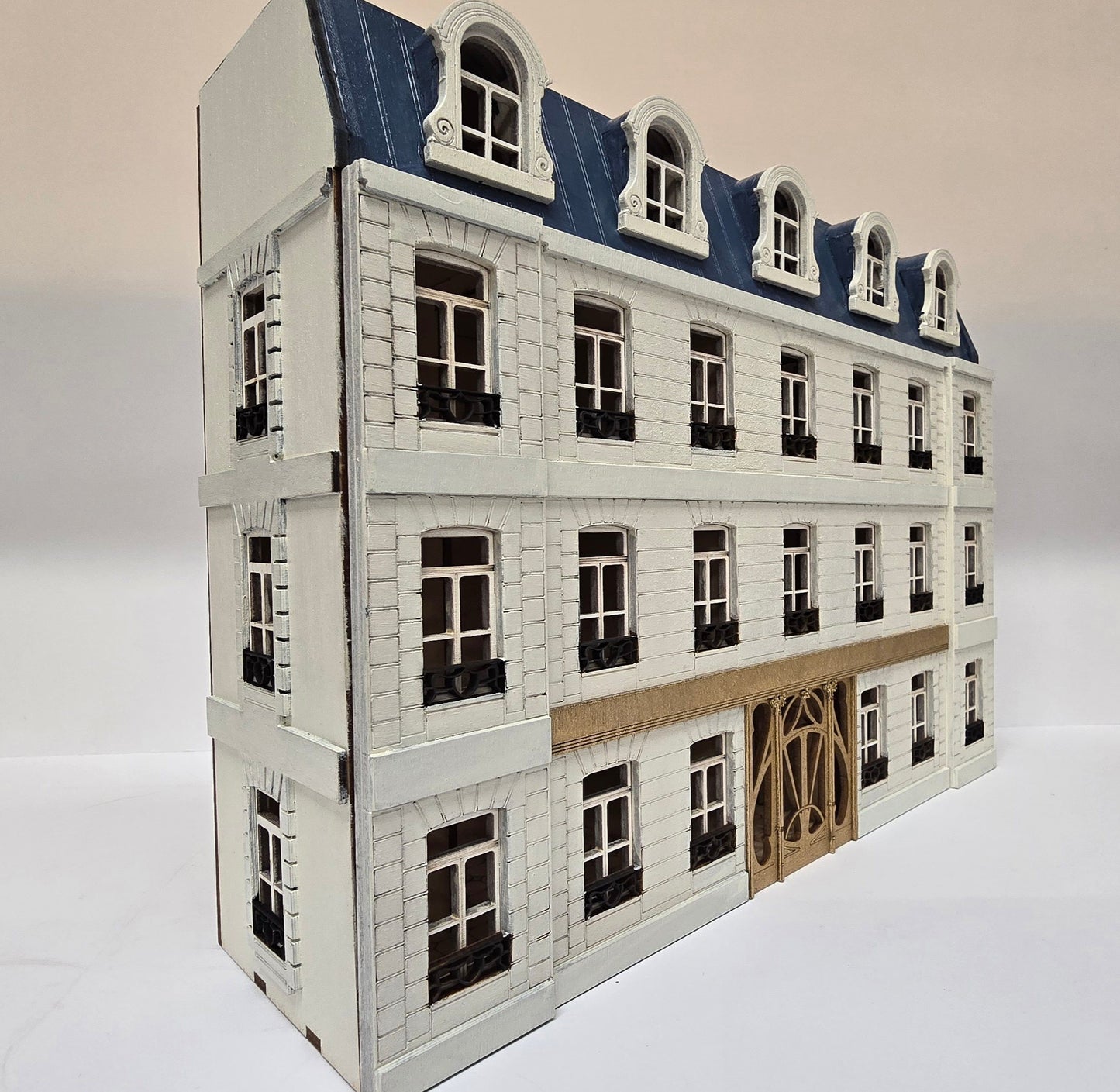Dollhouse -"French Street Hotel" - Miniature kit in 1;48th scale