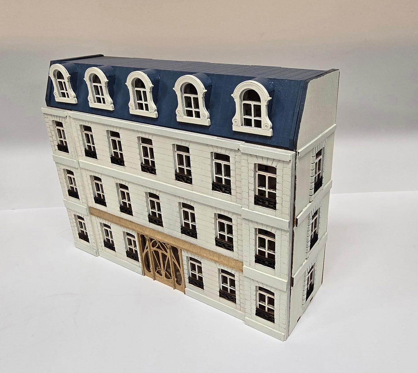 Dollhouse -"French Street Hotel" - Miniature kit in 1;48th scale