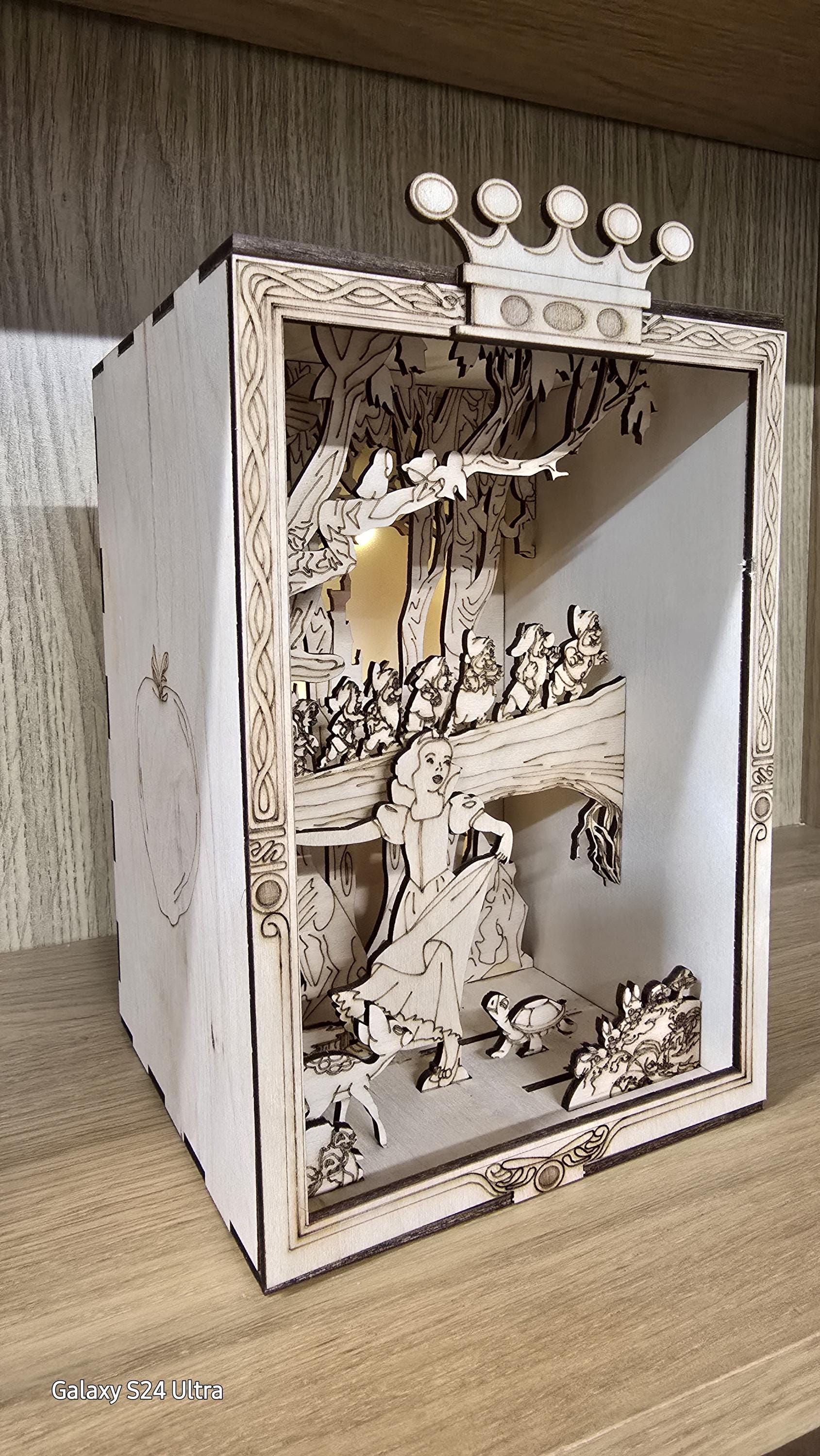 Snow White -BookNook kit /Diorama