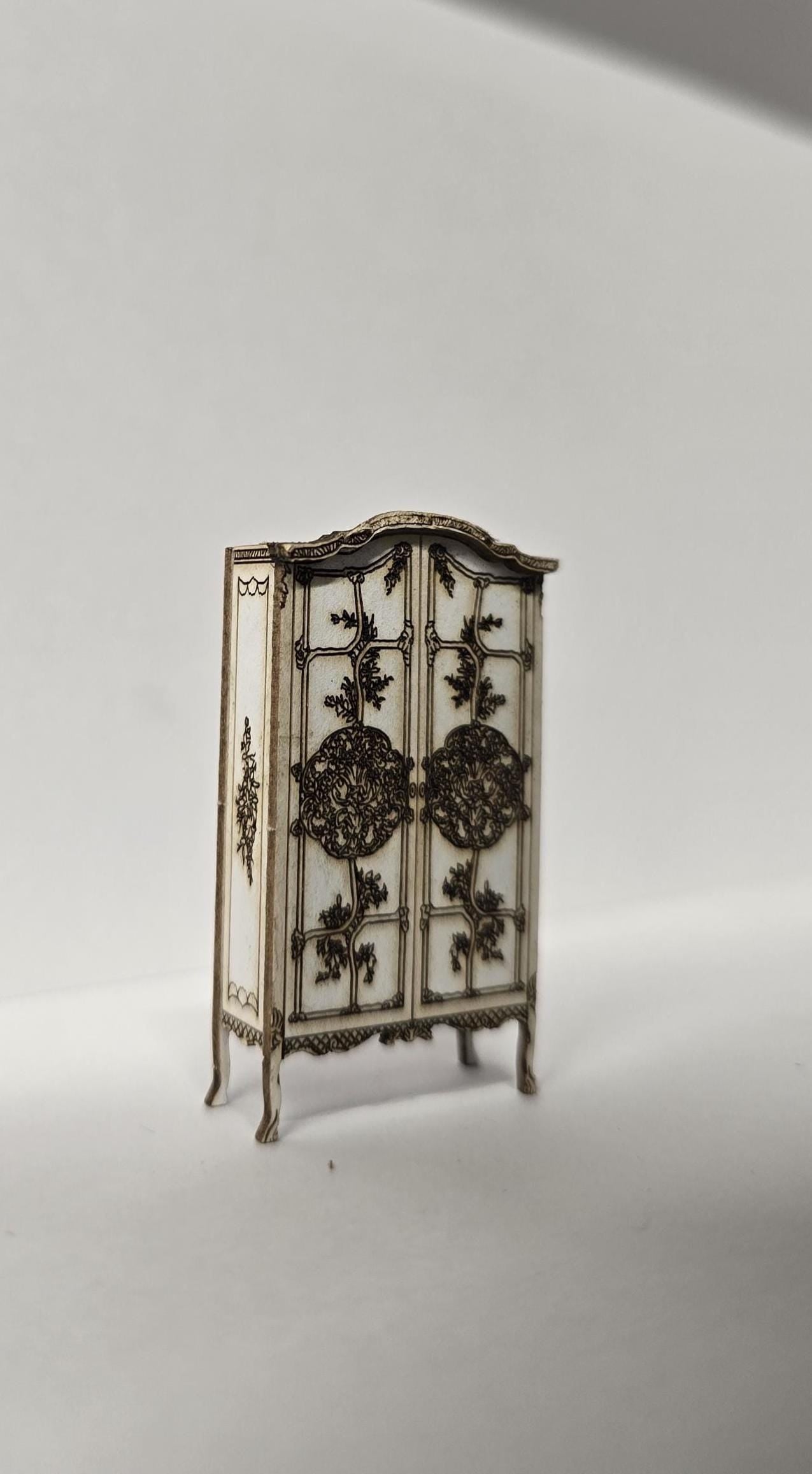 Venetian Bedroom Furniture 1;48th Scale - Kit