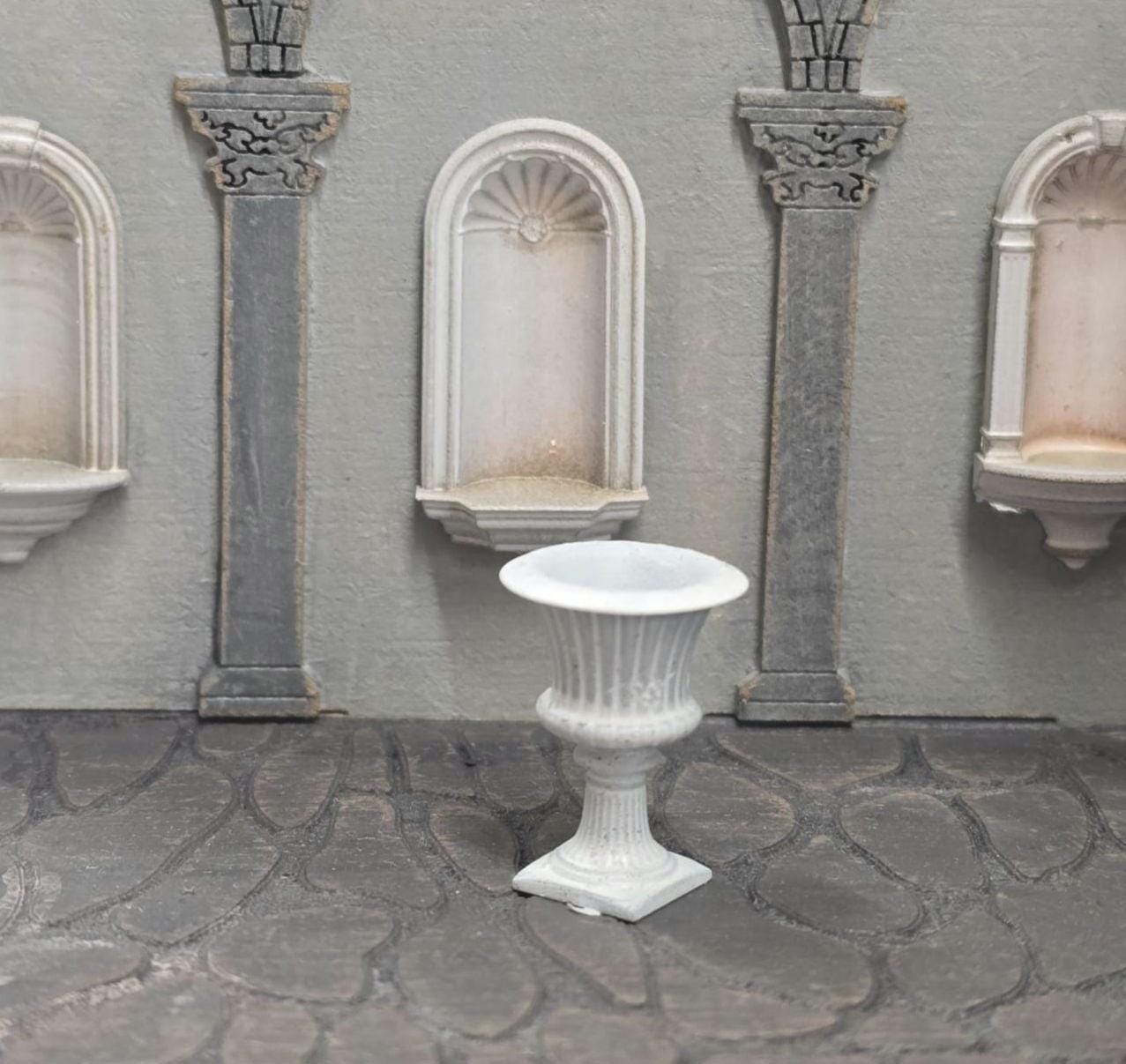 Victorian/Roman Flower Pot in 1;48th scale - 3D Printed, Miniature, Unpainted