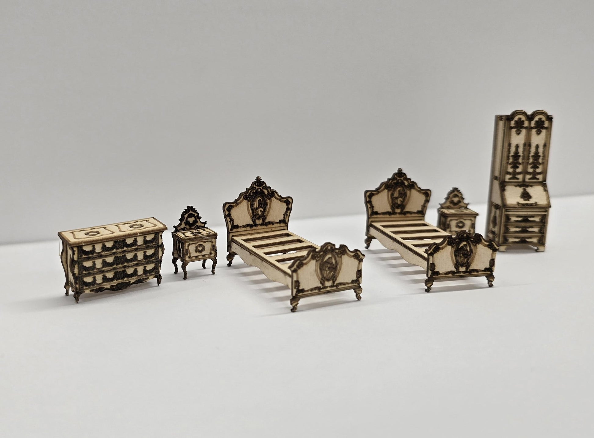 Venetian Bedroom Furniture "Serenissima" 1;48th Scale - Kit