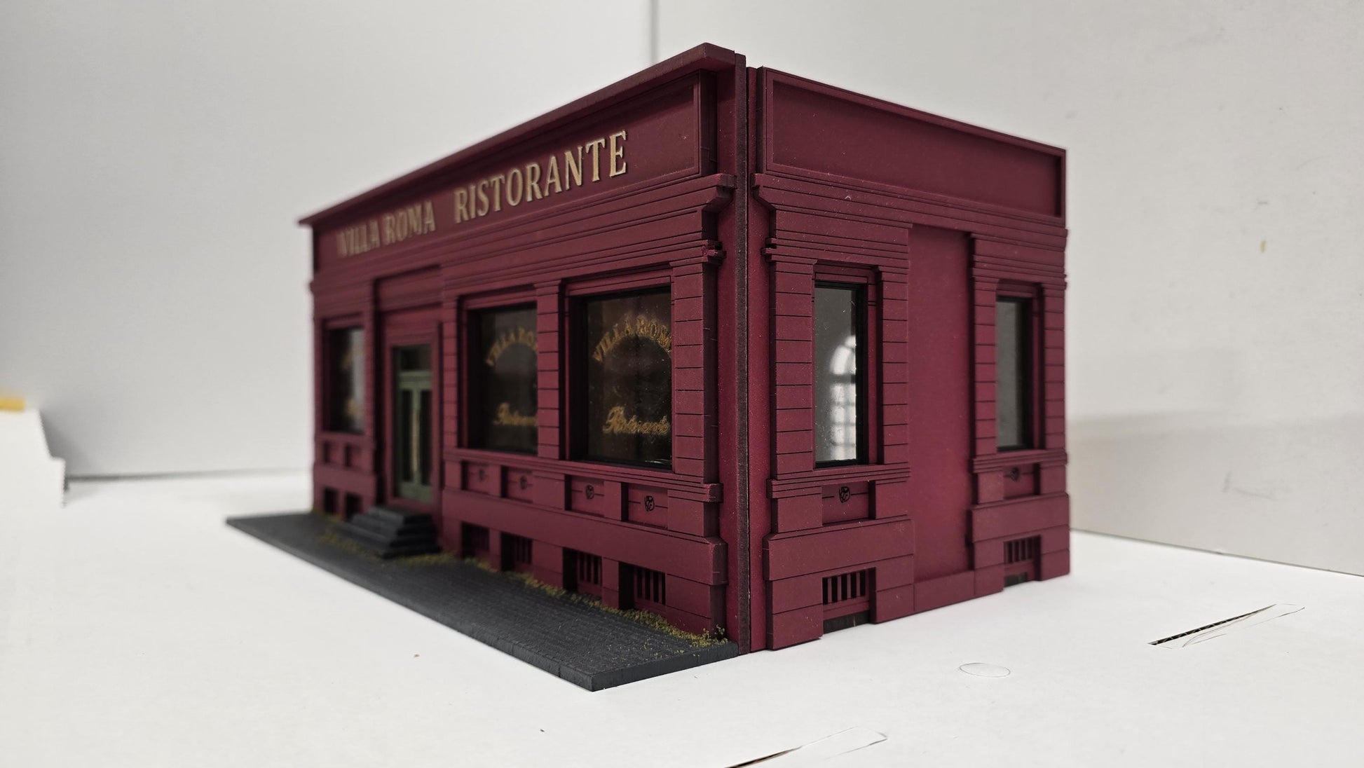 Dollhouse-"Villa Roma" New York style building kit, in 1;48th scale