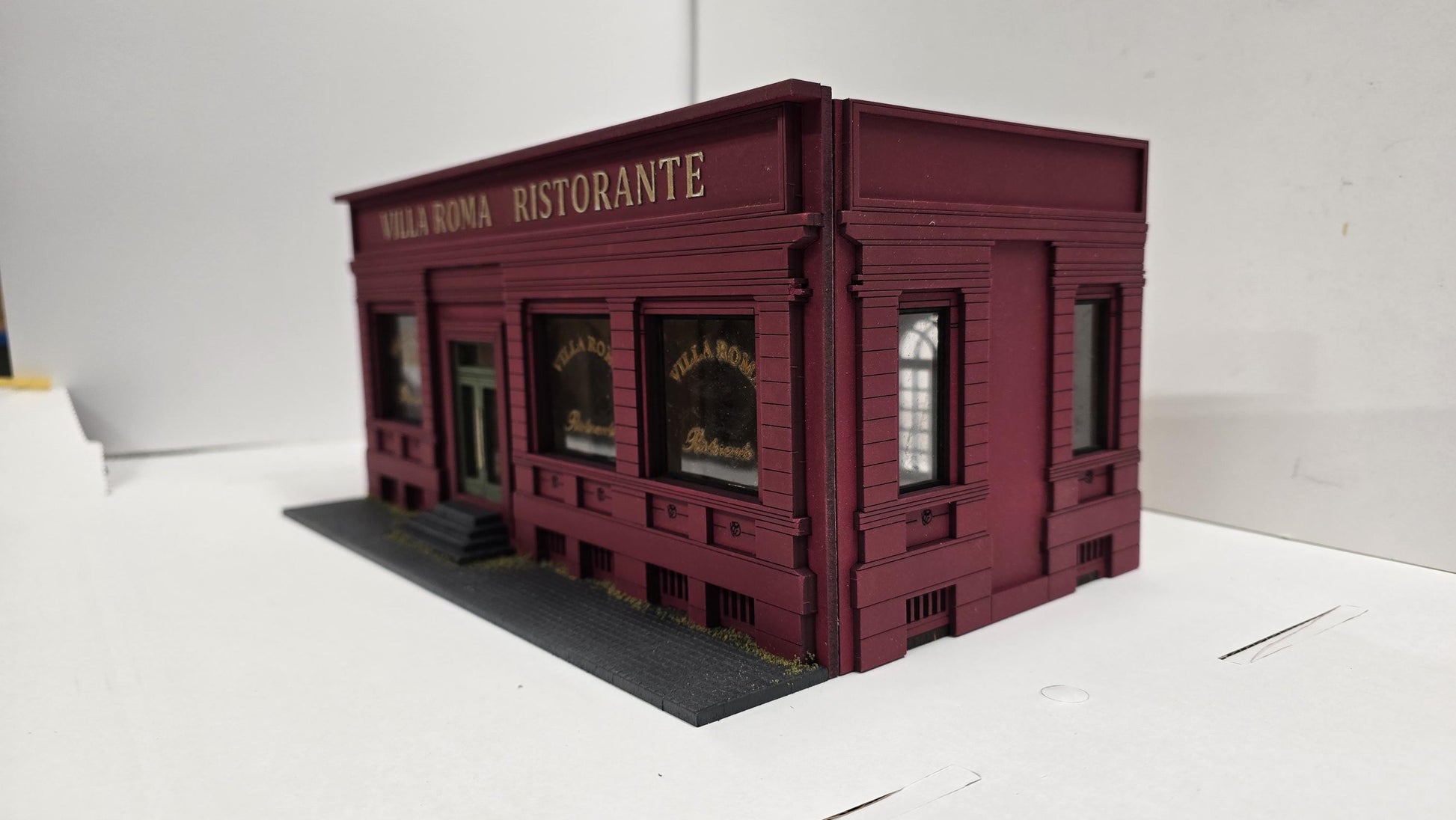Dollhouse-"Villa Roma" New York style building kit, in 1;48th scale