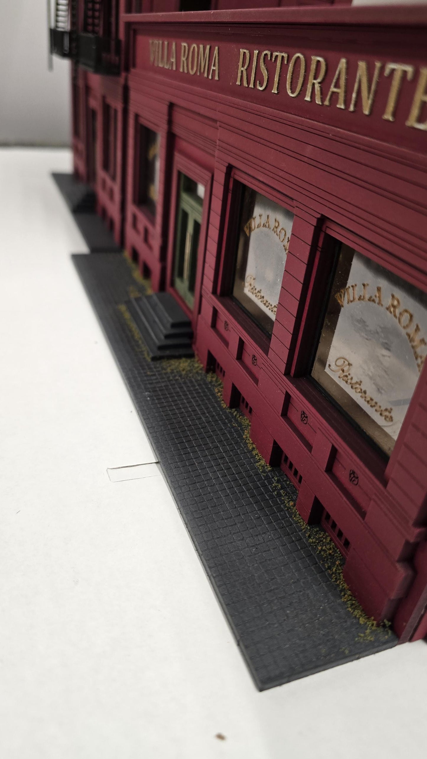 Dollhouse-"Villa Roma" New York style building kit, in 1;48th scale