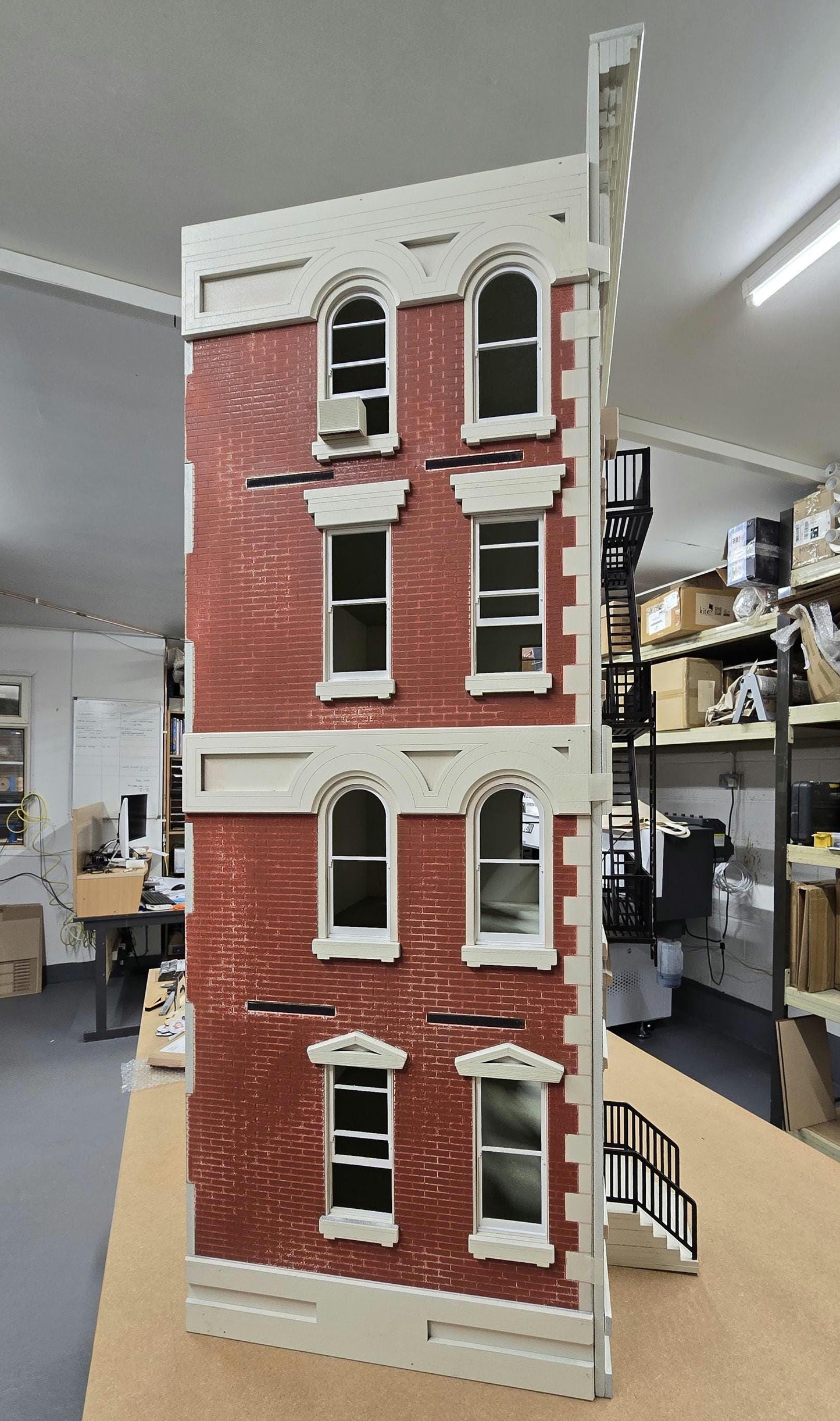 Dollhouse-"New York" style building kit, in 1;12th scale