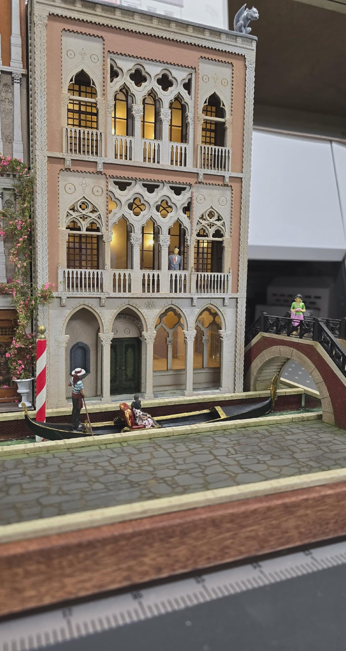 Venetian Canal Display with two bridges-1;48th scale kit / Venetian Collection - - Miniature Enthusiasts Project