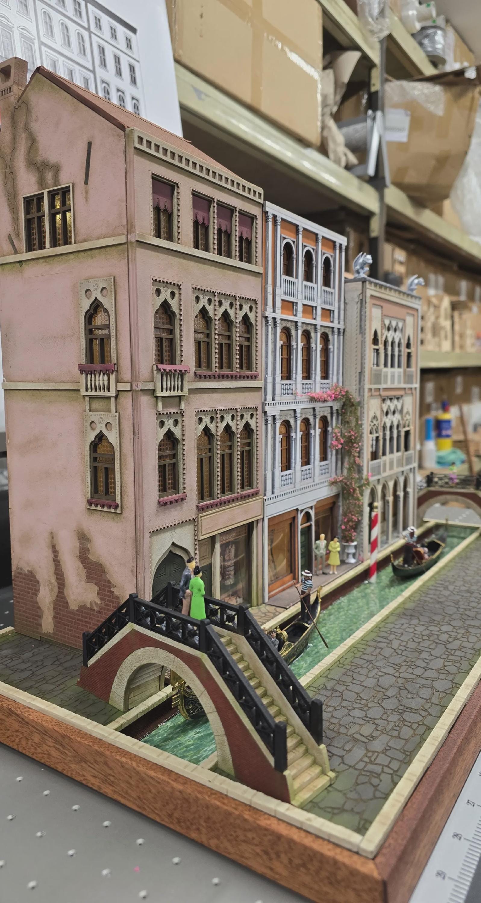 Venetian Canal Display with two bridges-1;48th scale kit / Venetian Collection - - Miniature Enthusiasts Project
