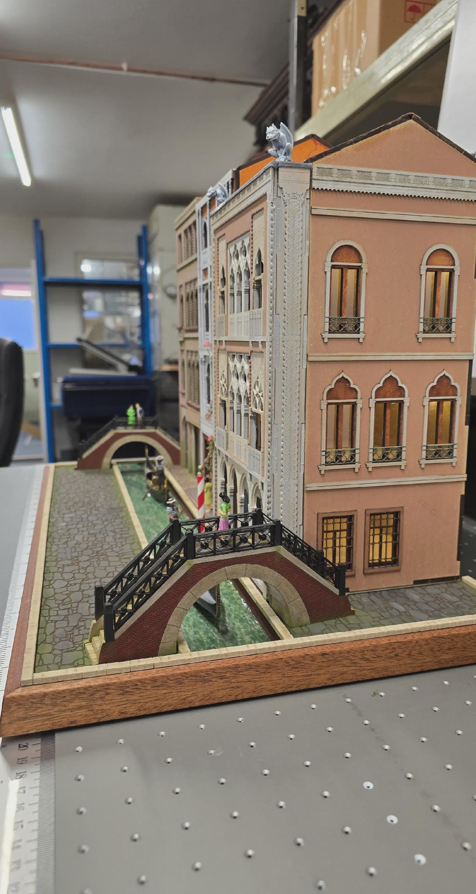 Venetian Canal Display with two bridges-1;48th scale kit / Venetian Collection - - Miniature Enthusiasts Project