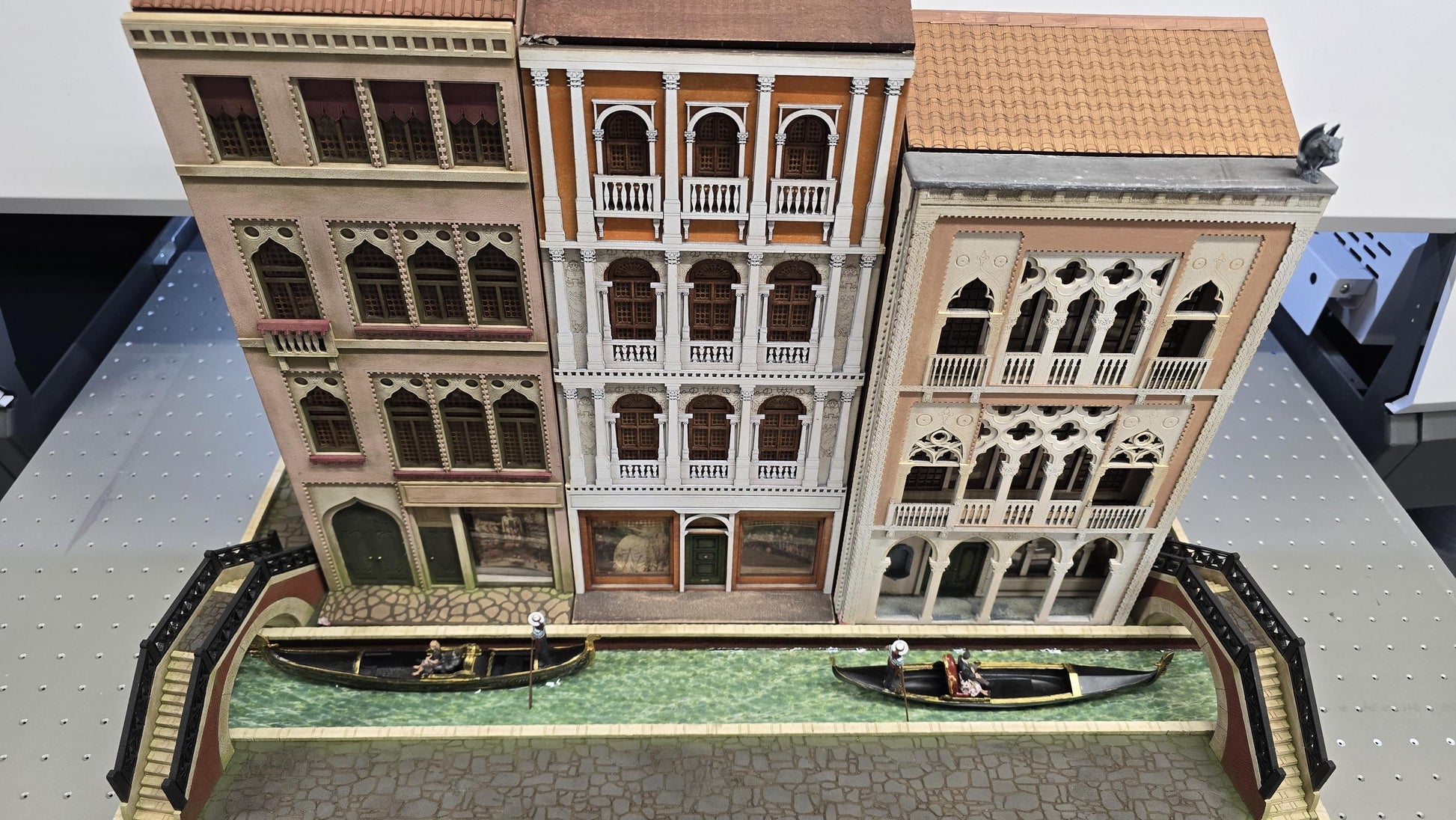 Venetian Canal Display with two bridges-1;48th scale kit / Venetian Collection - - Miniature Enthusiasts Project