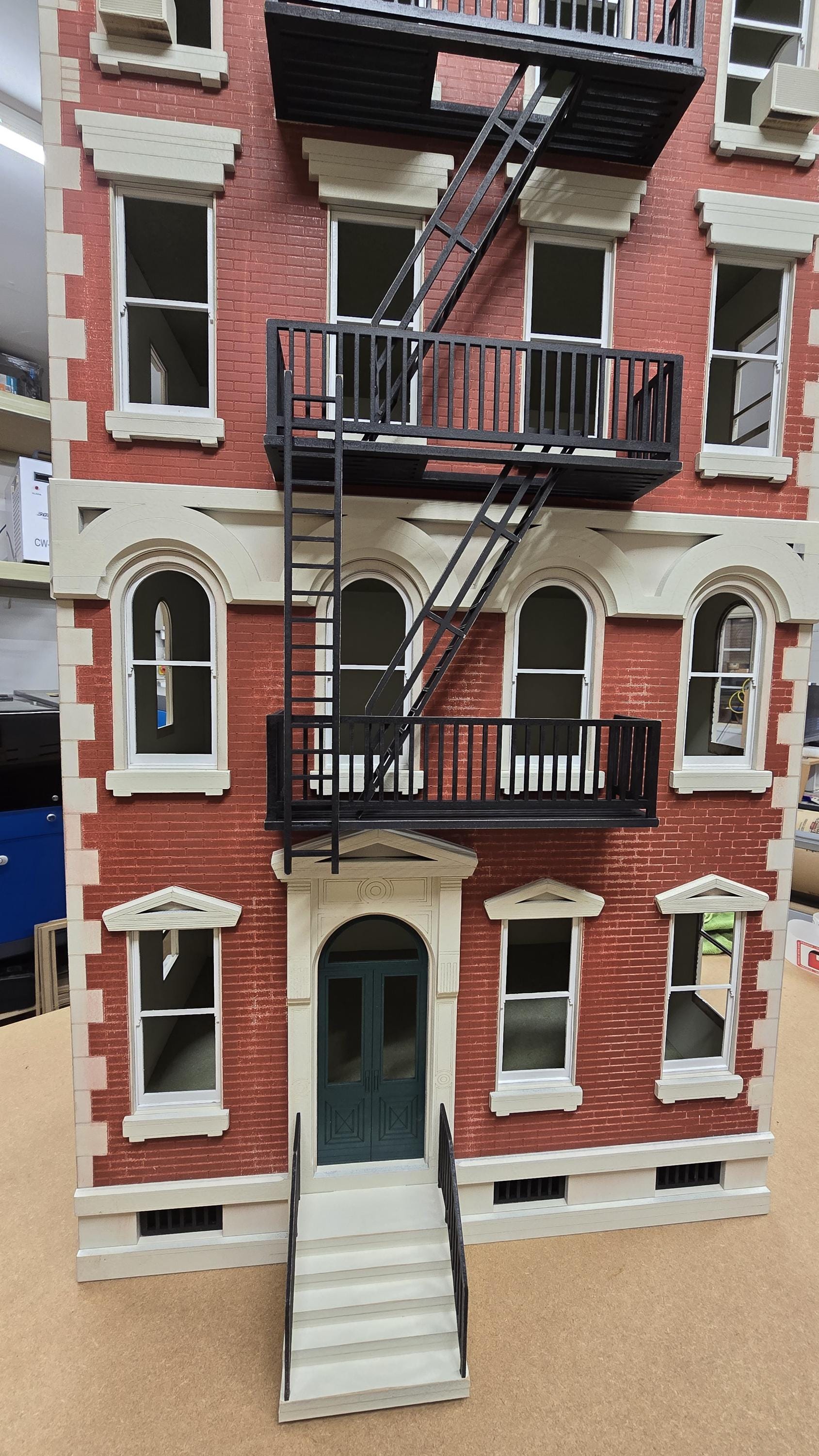 Dollhouse-"New York" style building kit, in 1;12th scale