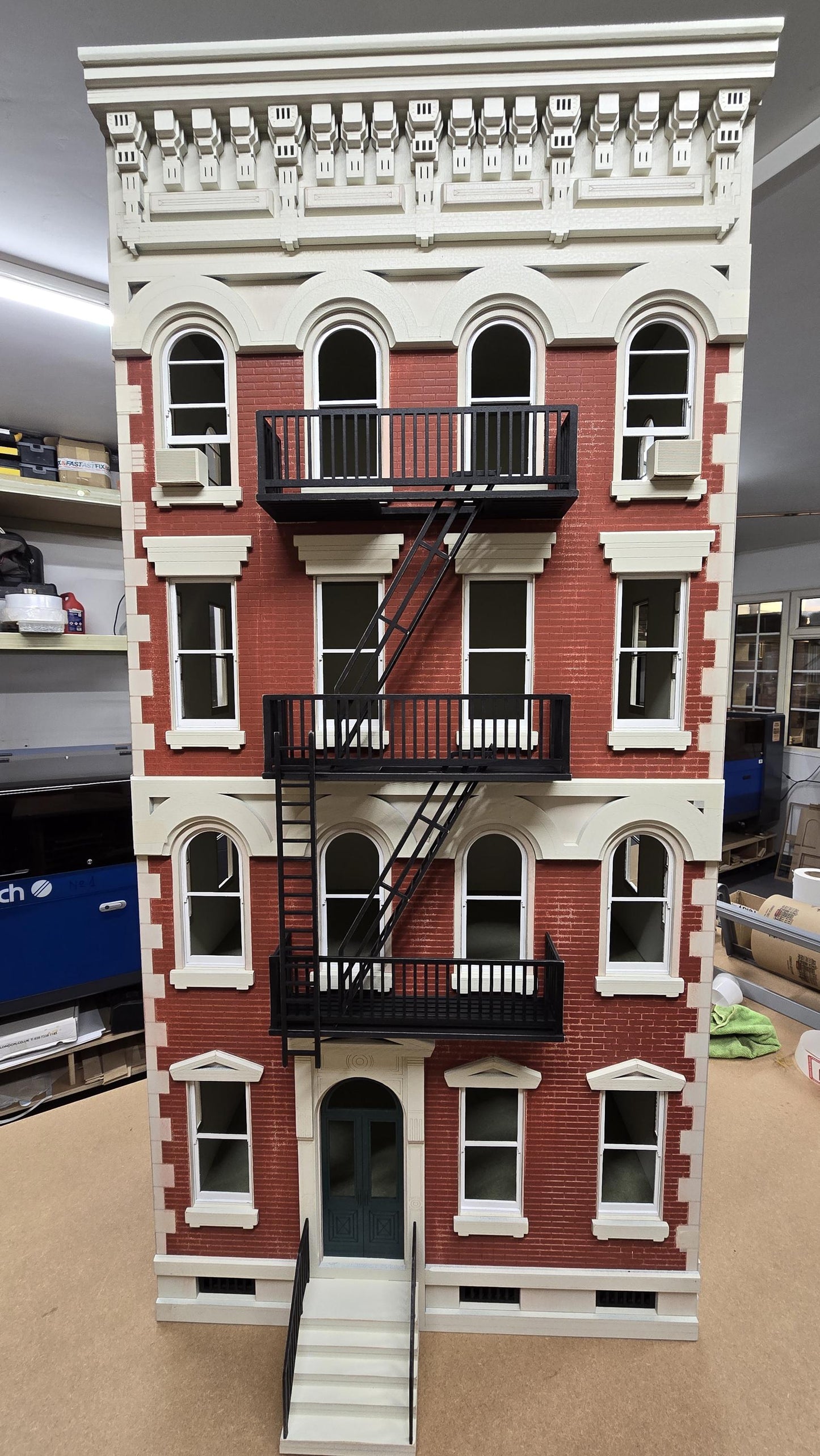 Dollhouse-"New York" style building kit, in 1;12th scale