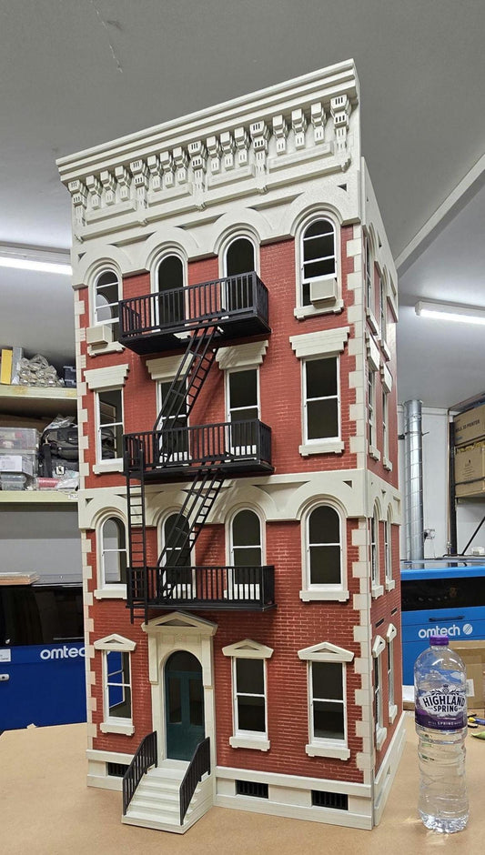 Dollhouse-"New York" style building kit, in 1;12th scale