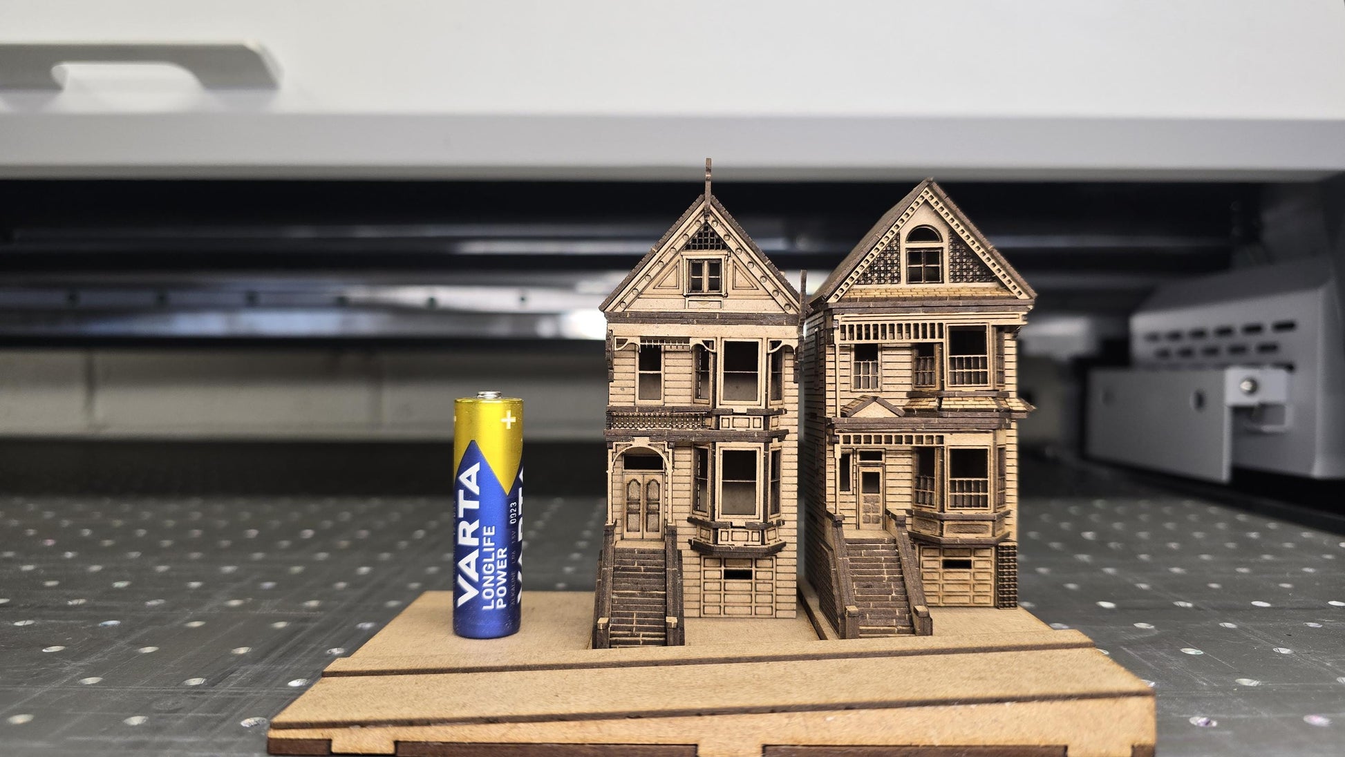 Painted Ladies - 1;144th scale kit , Dollhouse, Miniature